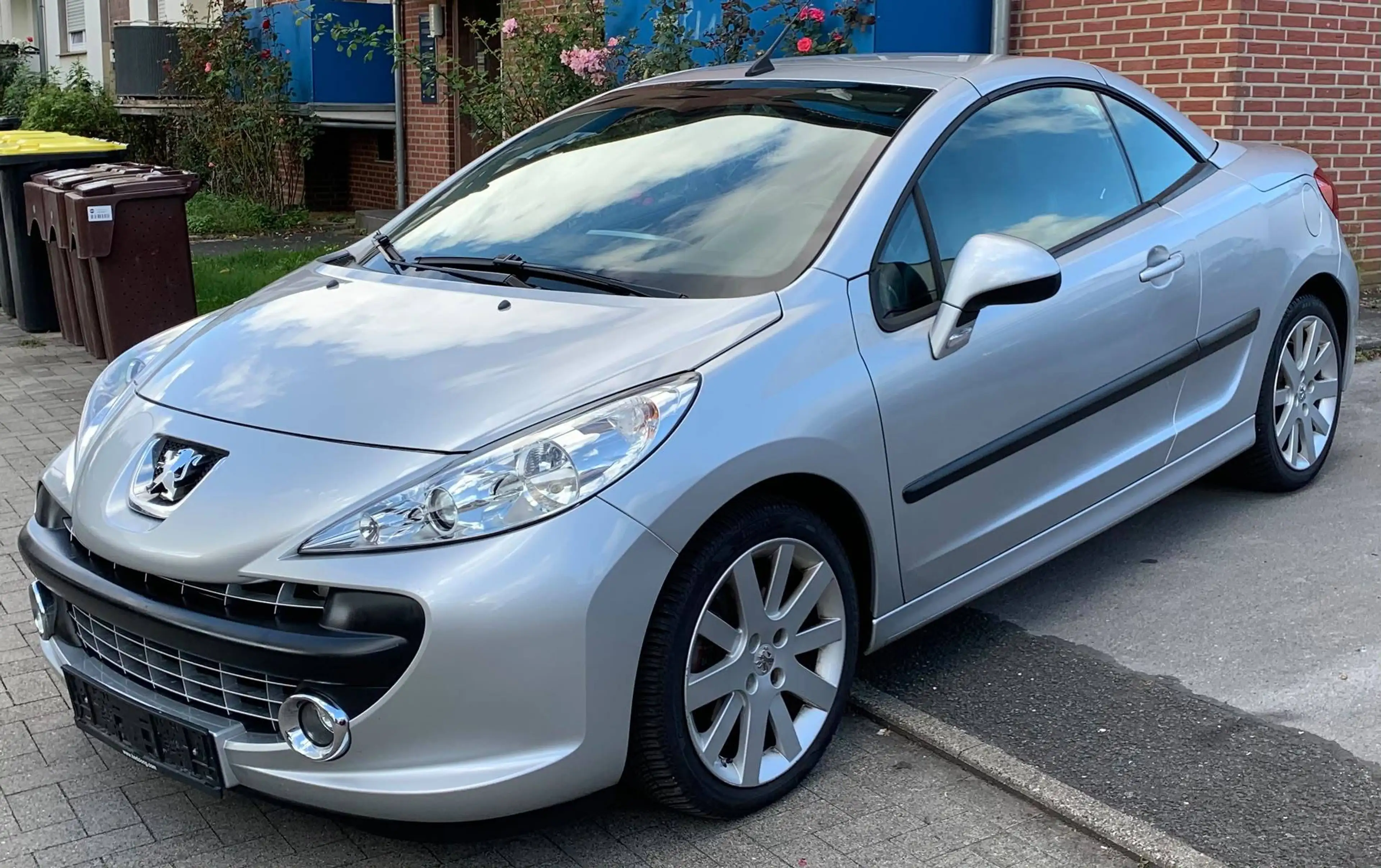 Peugeot 207 CC AUTOMATIK Platinum *LEDER-ALLWETTER-TÜV NEU* — photo 2