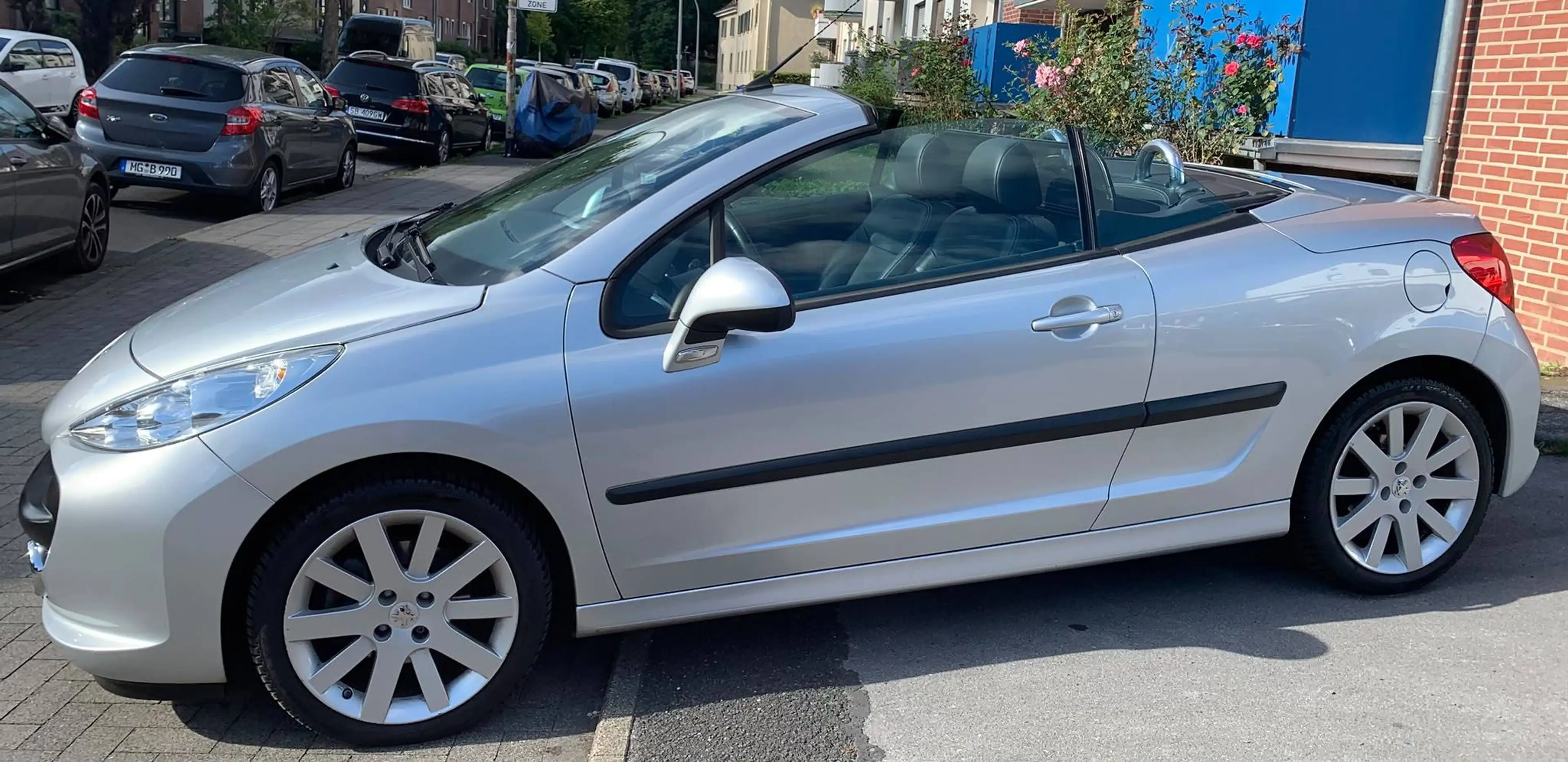 Peugeot 207 CC AUTOMATIK Platinum *LEDER-ALLWETTER-TÜV NEU* — photo 6
