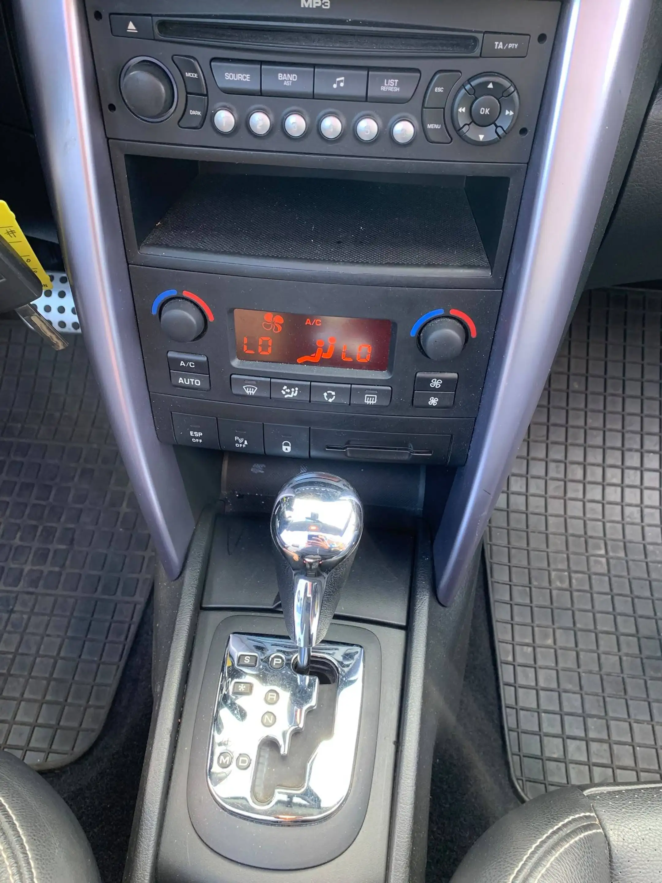 Peugeot 207 CC AUTOMATIK Platinum *LEDER-ALLWETTER-TÜV NEU* — photo 14