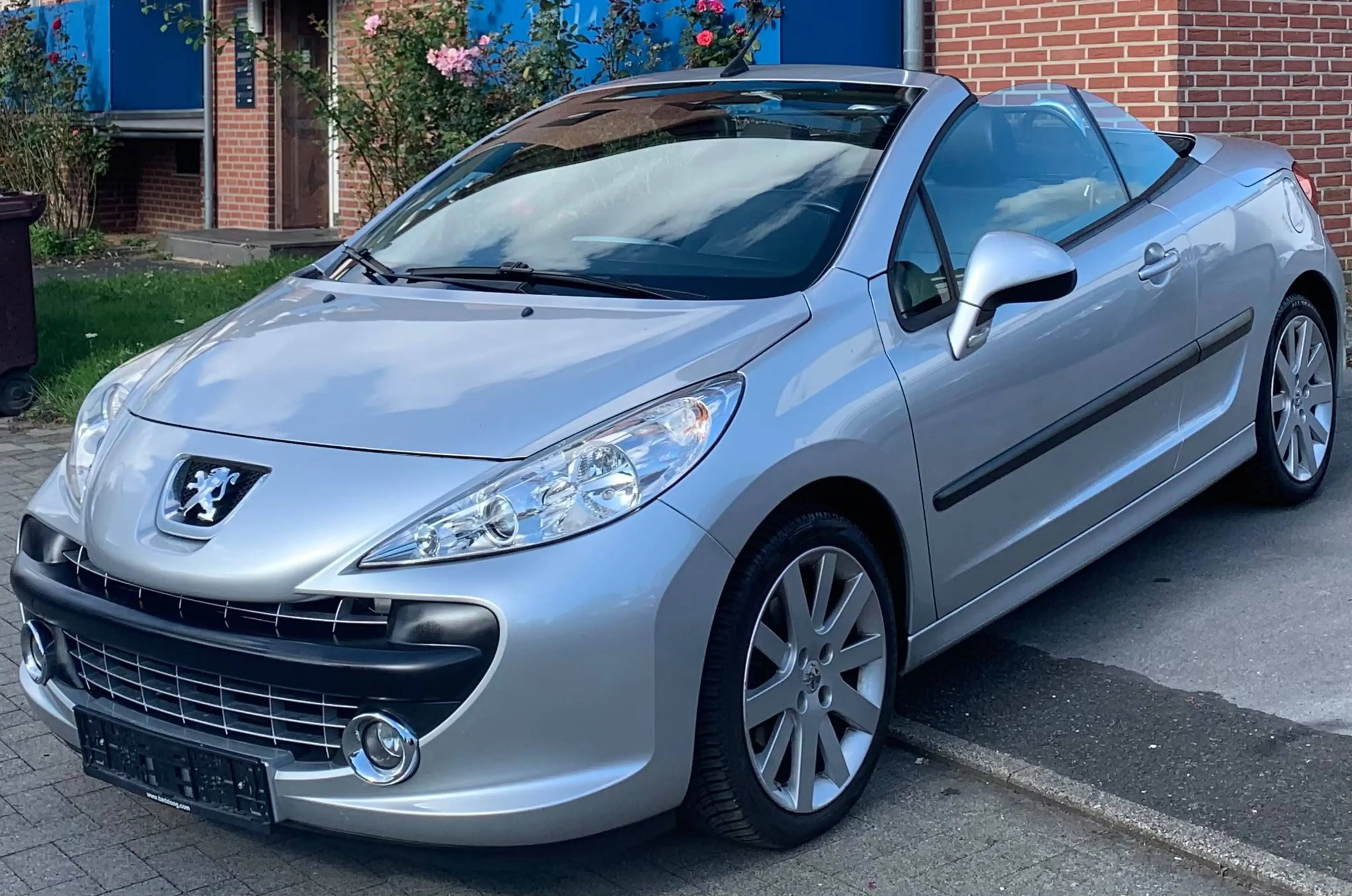 Peugeot 207 CC AUTOMATIK Platinum *LEDER-ALLWETTER-TÜV NEU*