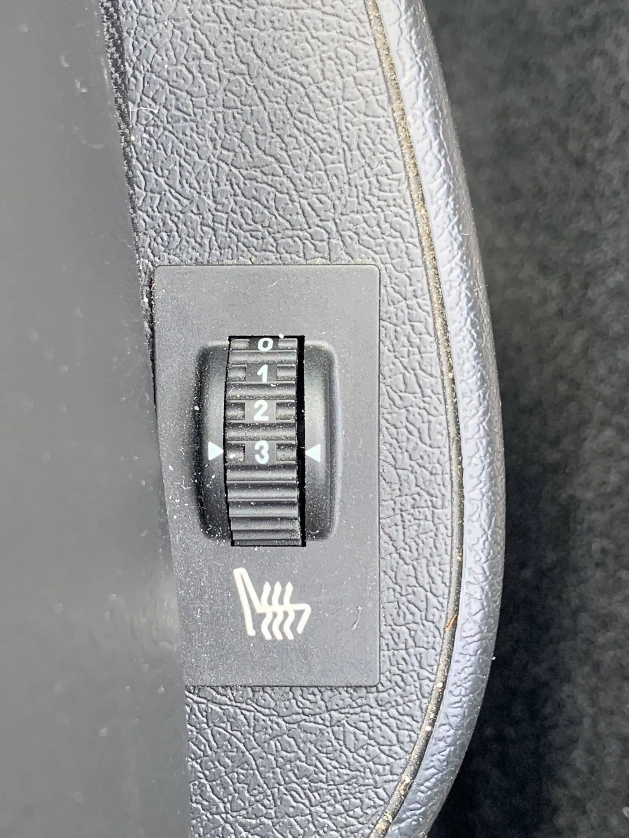 Peugeot 207 CC AUTOMATIK Platinum *LEDER-ALLWETTER-TÜV NEU* — photo 15