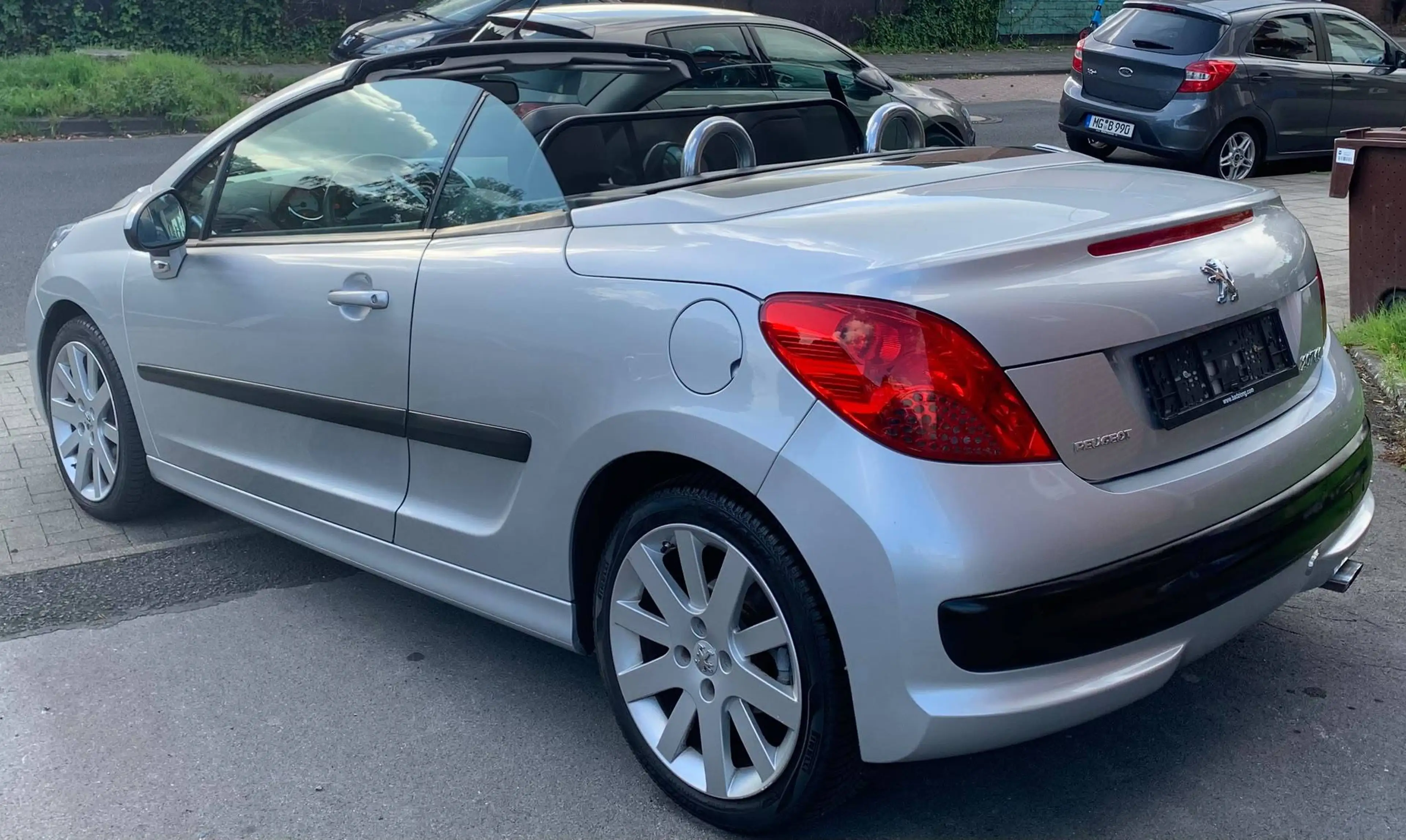 Peugeot 207 CC AUTOMATIK Platinum *LEDER-ALLWETTER-TÜV NEU* — photo 4