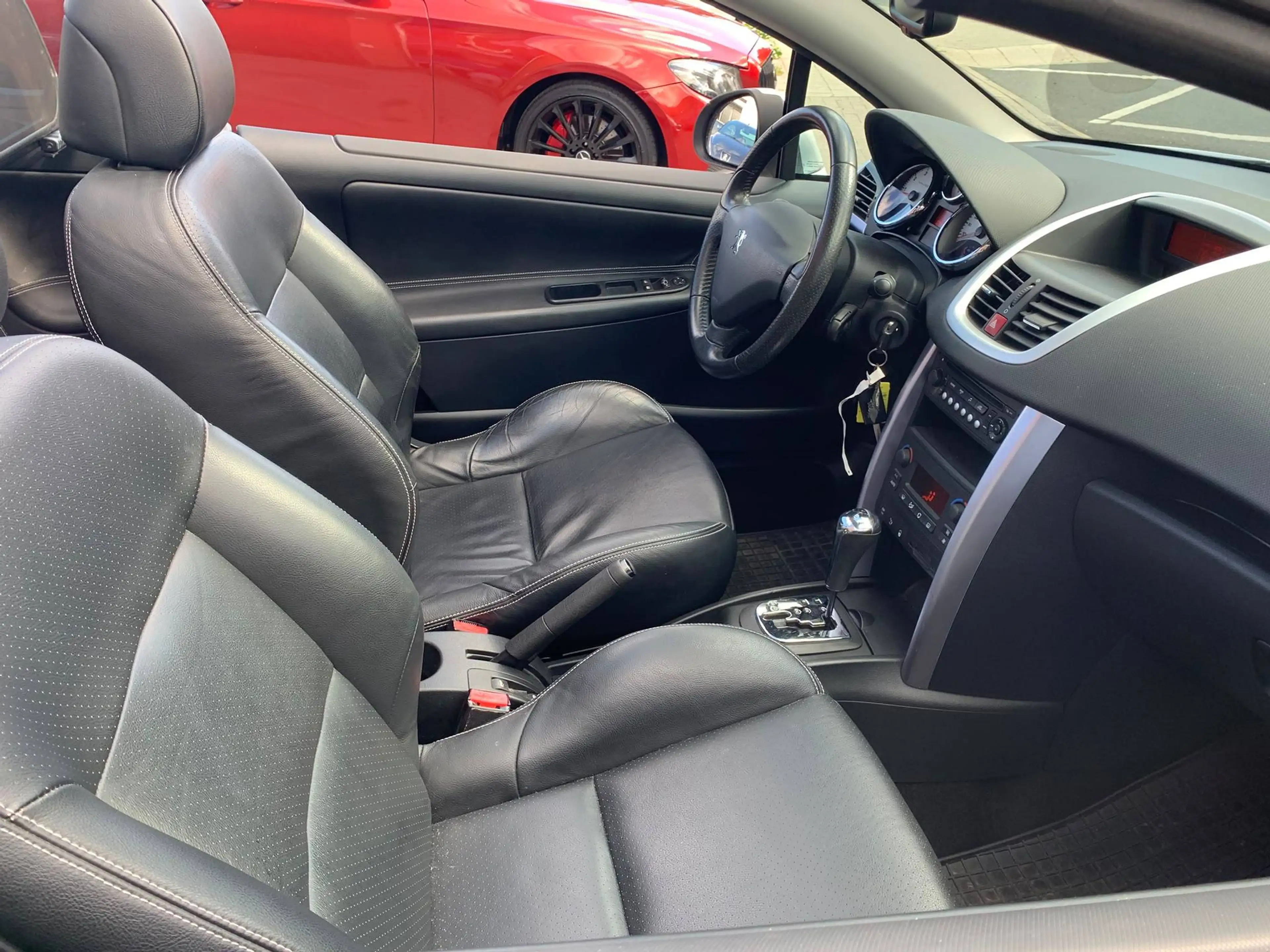Peugeot 207 CC AUTOMATIK Platinum *LEDER-ALLWETTER-TÜV NEU* — photo 11