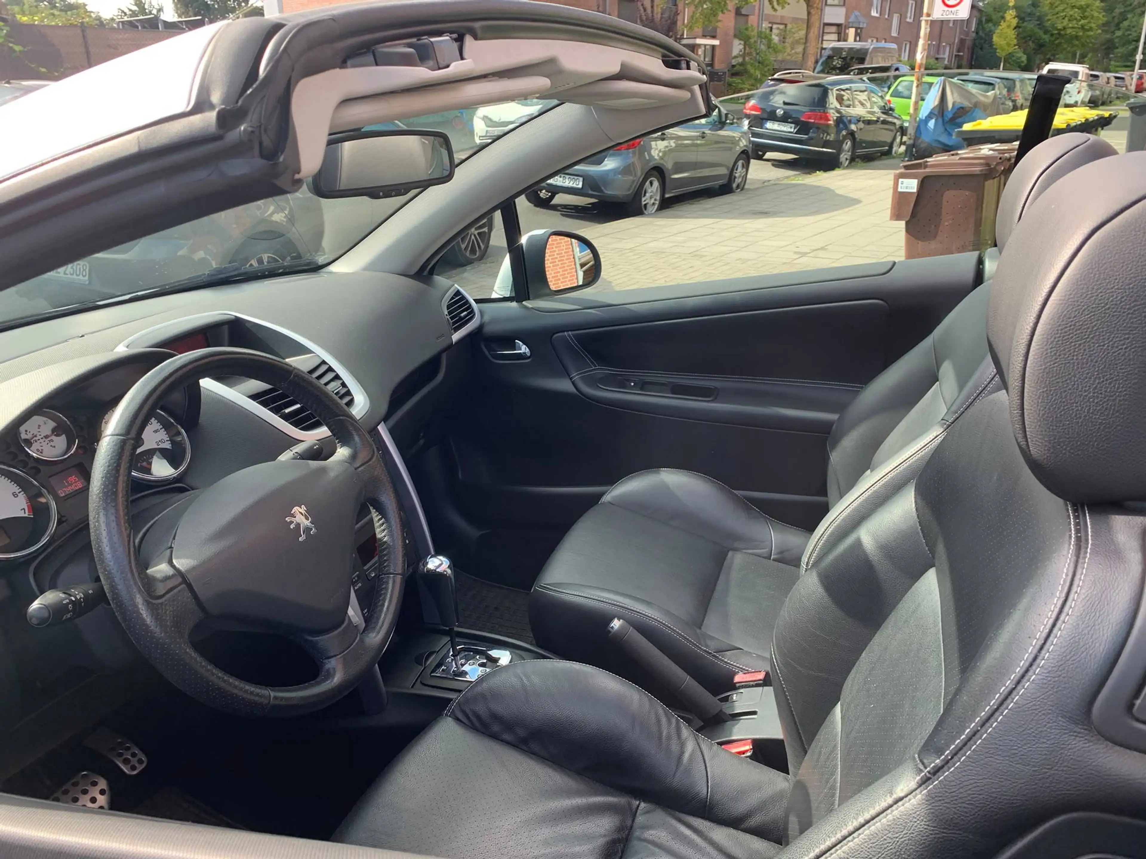 Peugeot 207 CC AUTOMATIK Platinum *LEDER-ALLWETTER-TÜV NEU* — photo 10