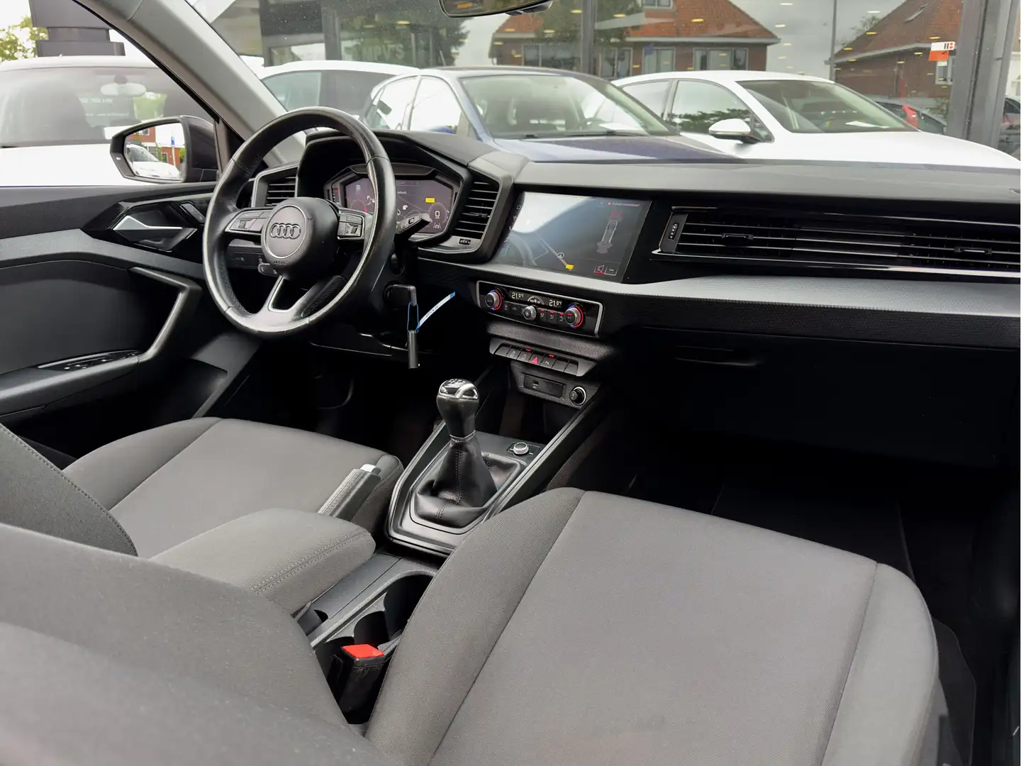 Audi A1 Sportback 25 TFSI PRO-LINE NAVI AIRCO PARK-ASSIST Zwart - 2
