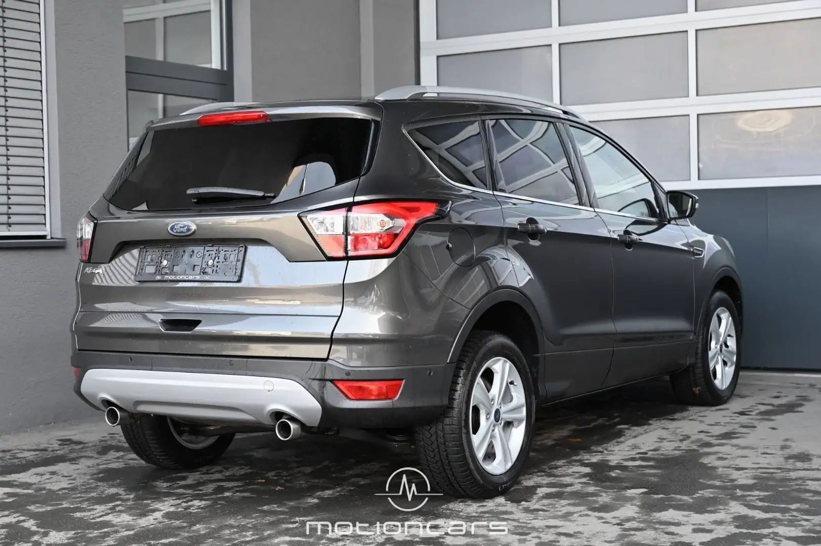 Ford Kuga 2.0 TDCi Titanium 4x2 Start/Stopp Pickerl NEU Grau - 2