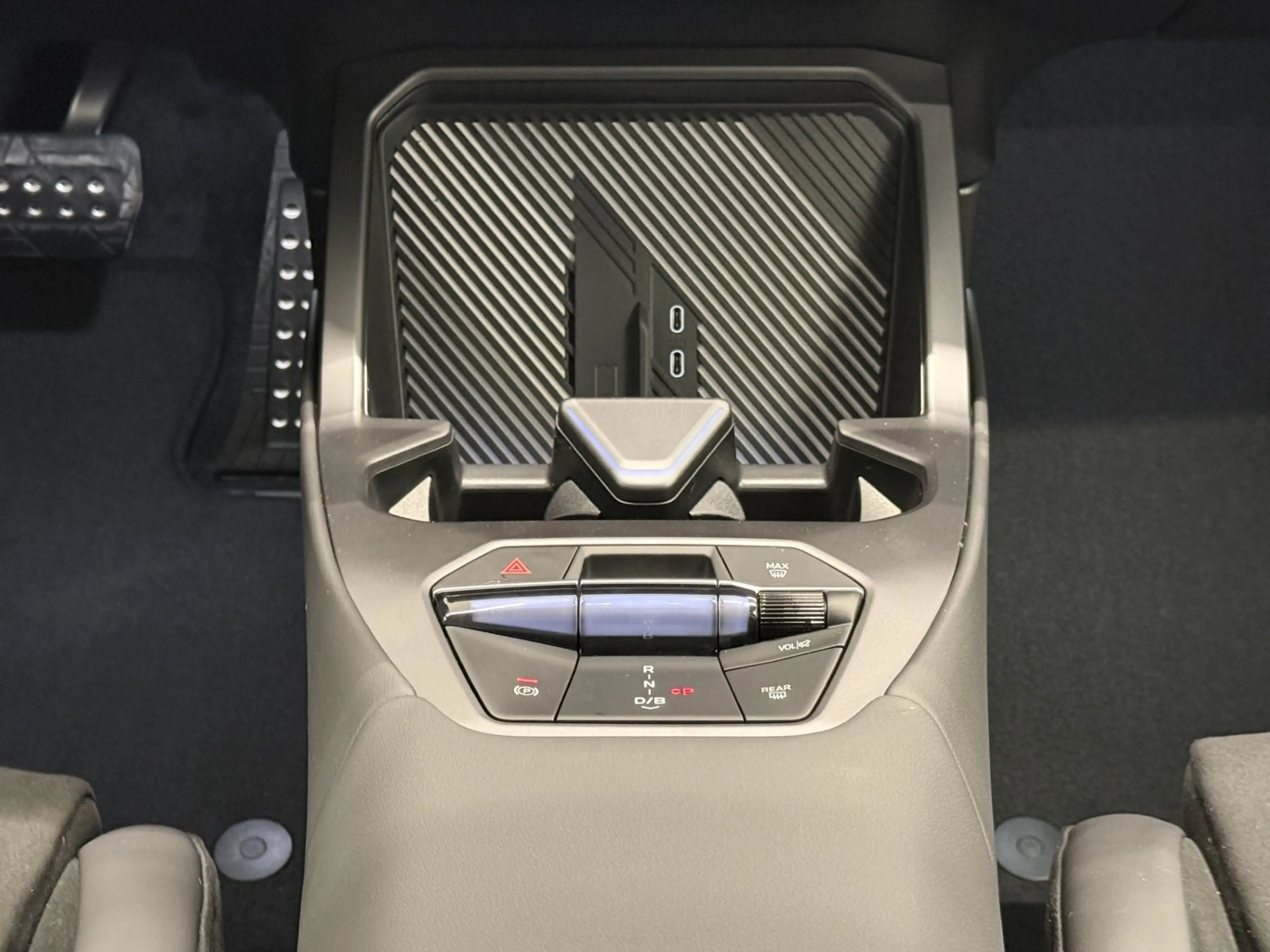 BMW iX3 40 sDrive — photo 11