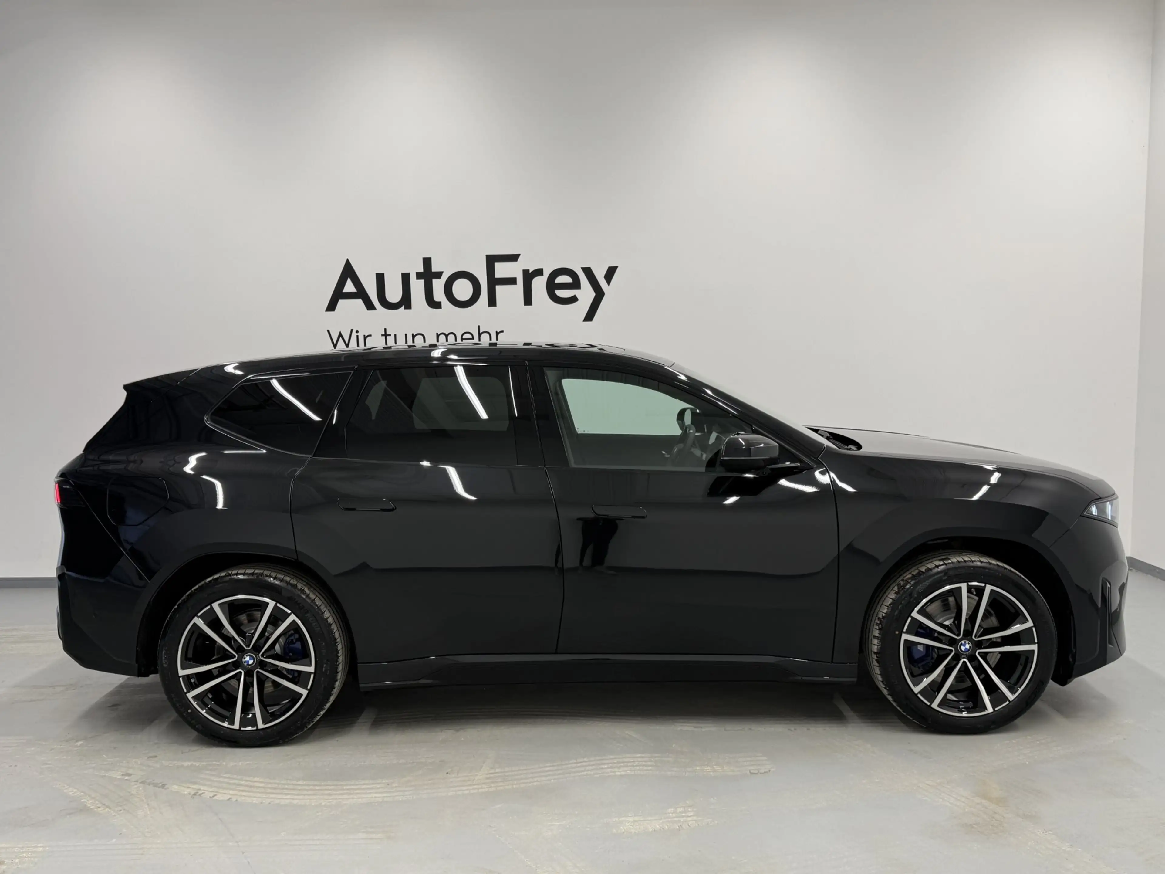 BMW iX3 40 sDrive — photo 3