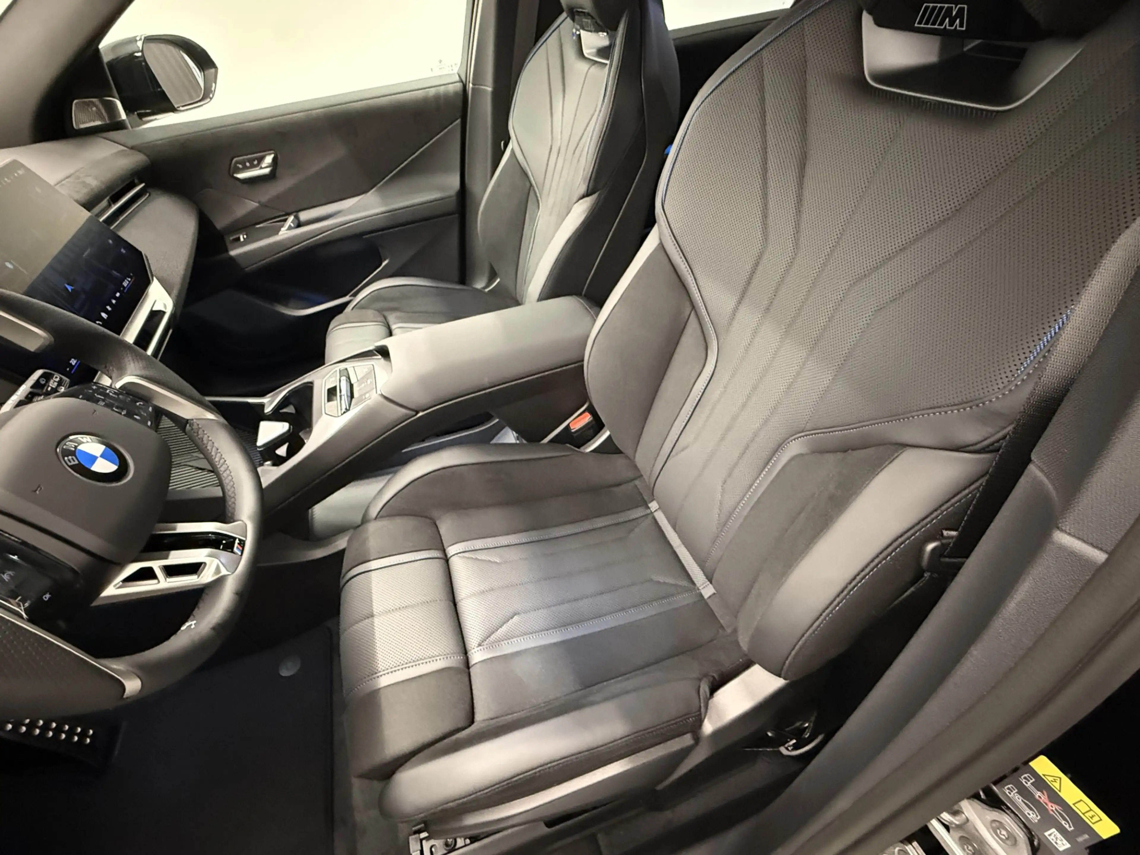 BMW iX3 40 sDrive — photo 12