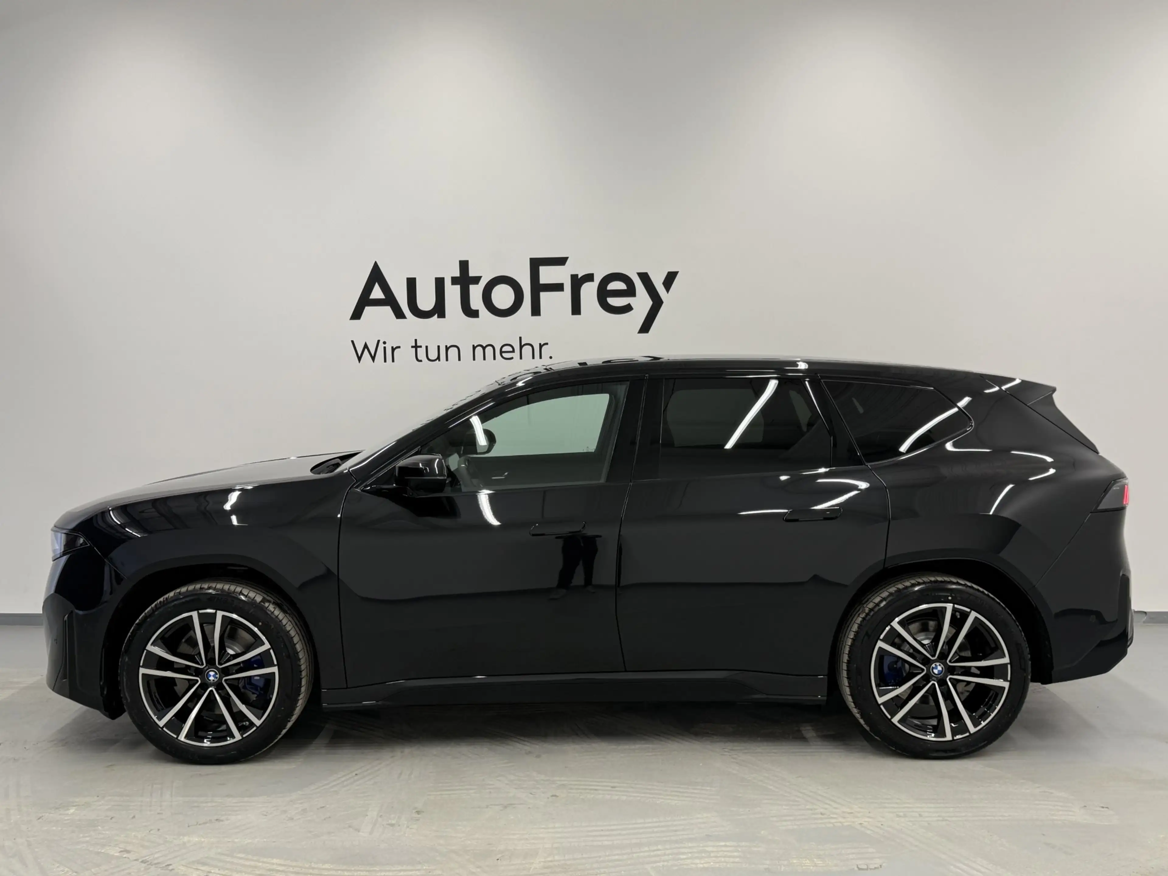 BMW iX3 40 sDrive — photo 4