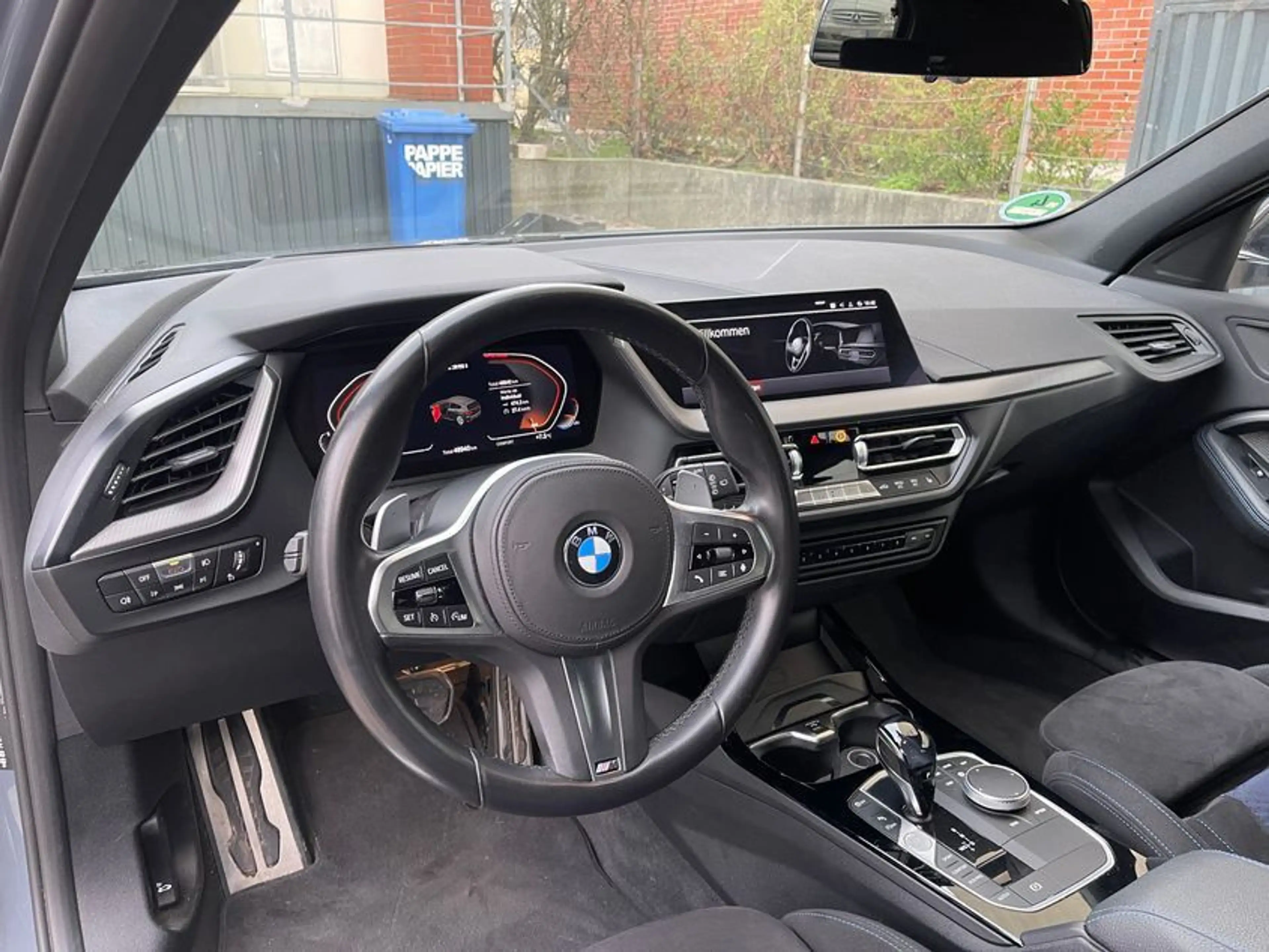 BMW 135 Baureihe 1 Lim. M135 i xDrive Shadow Line — photo 12