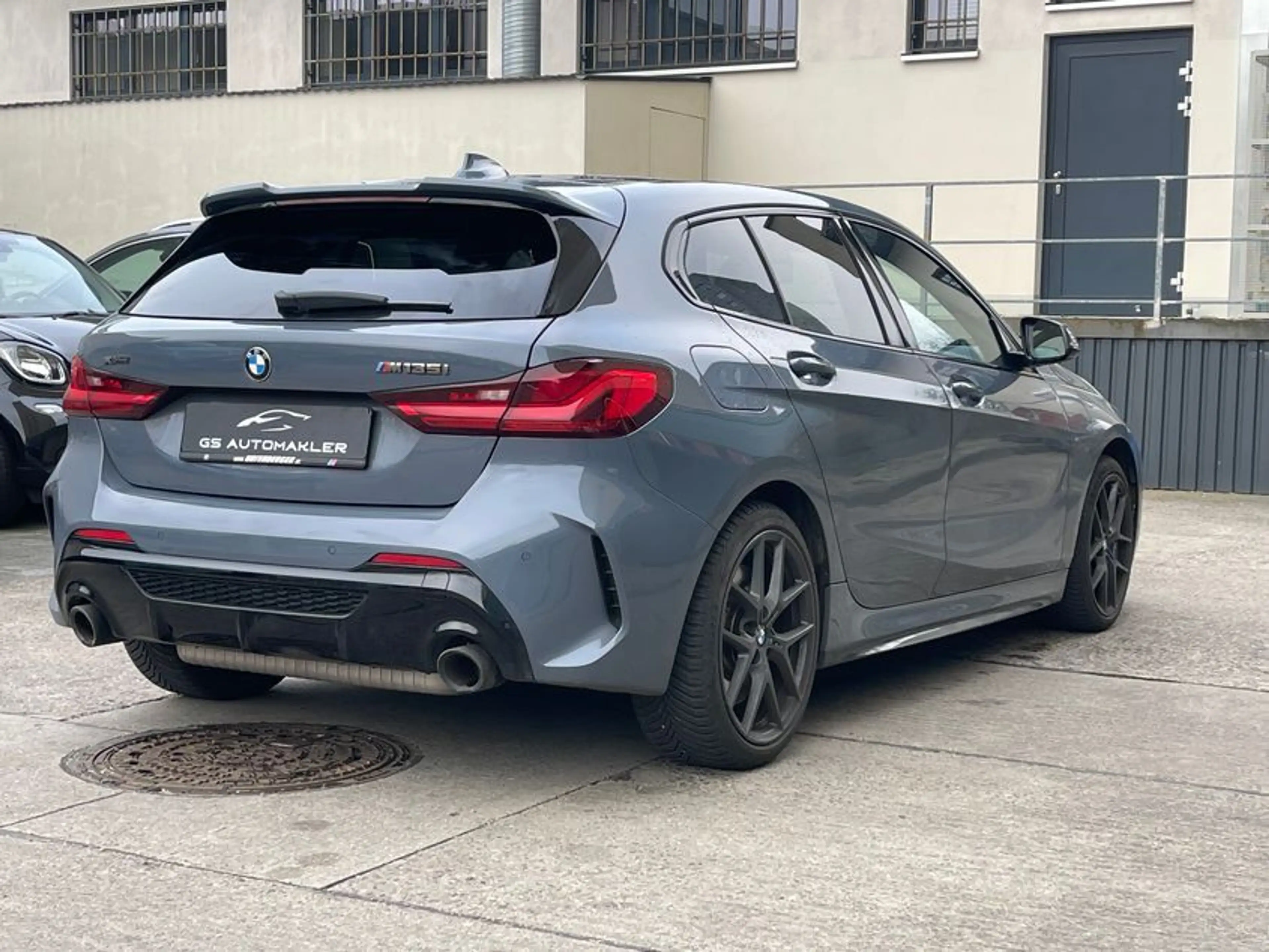 BMW 135 Baureihe 1 Lim. M135 i xDrive Shadow Line — photo 6