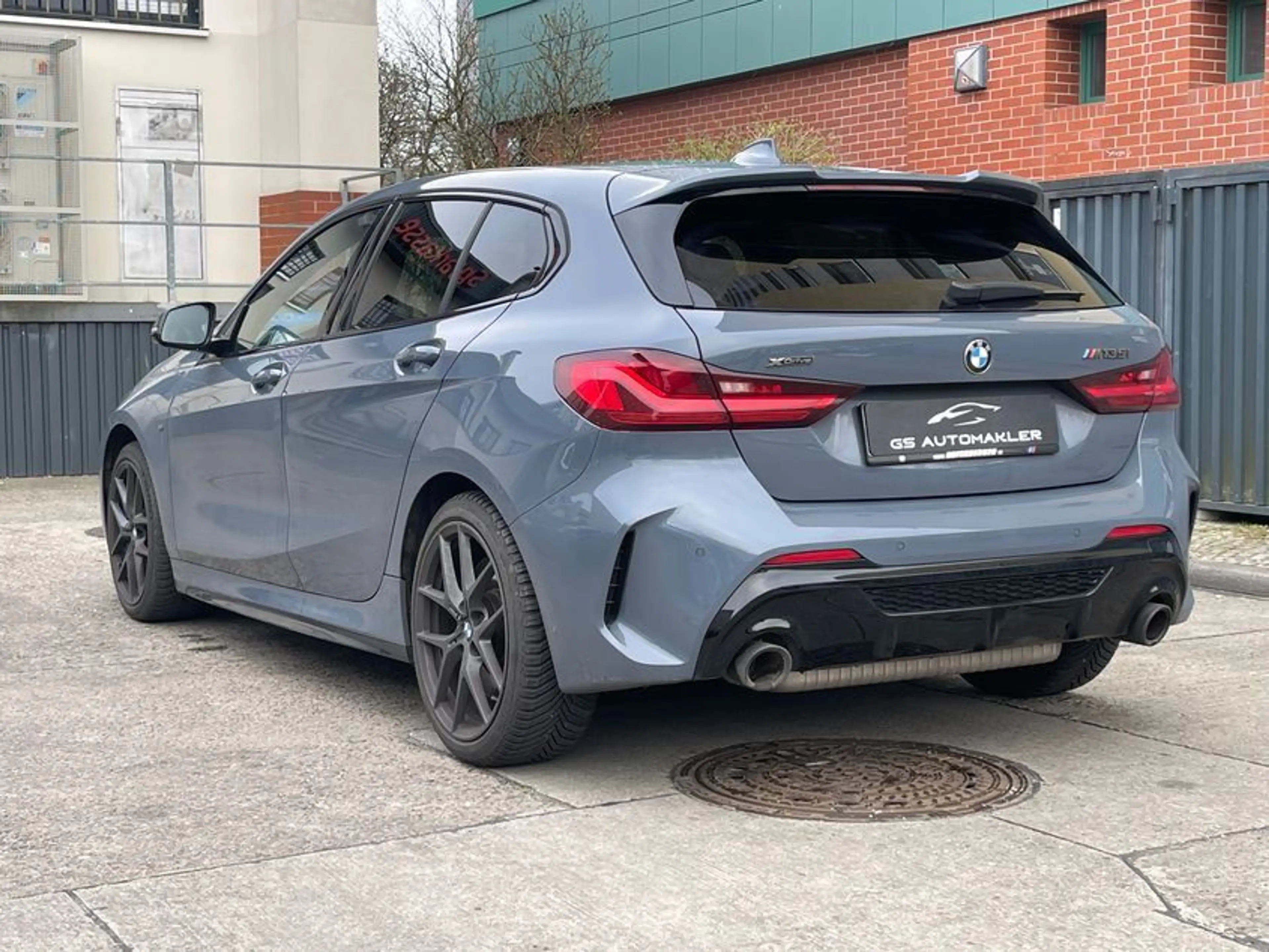 BMW 135 Baureihe 1 Lim. M135 i xDrive Shadow Line — photo 5