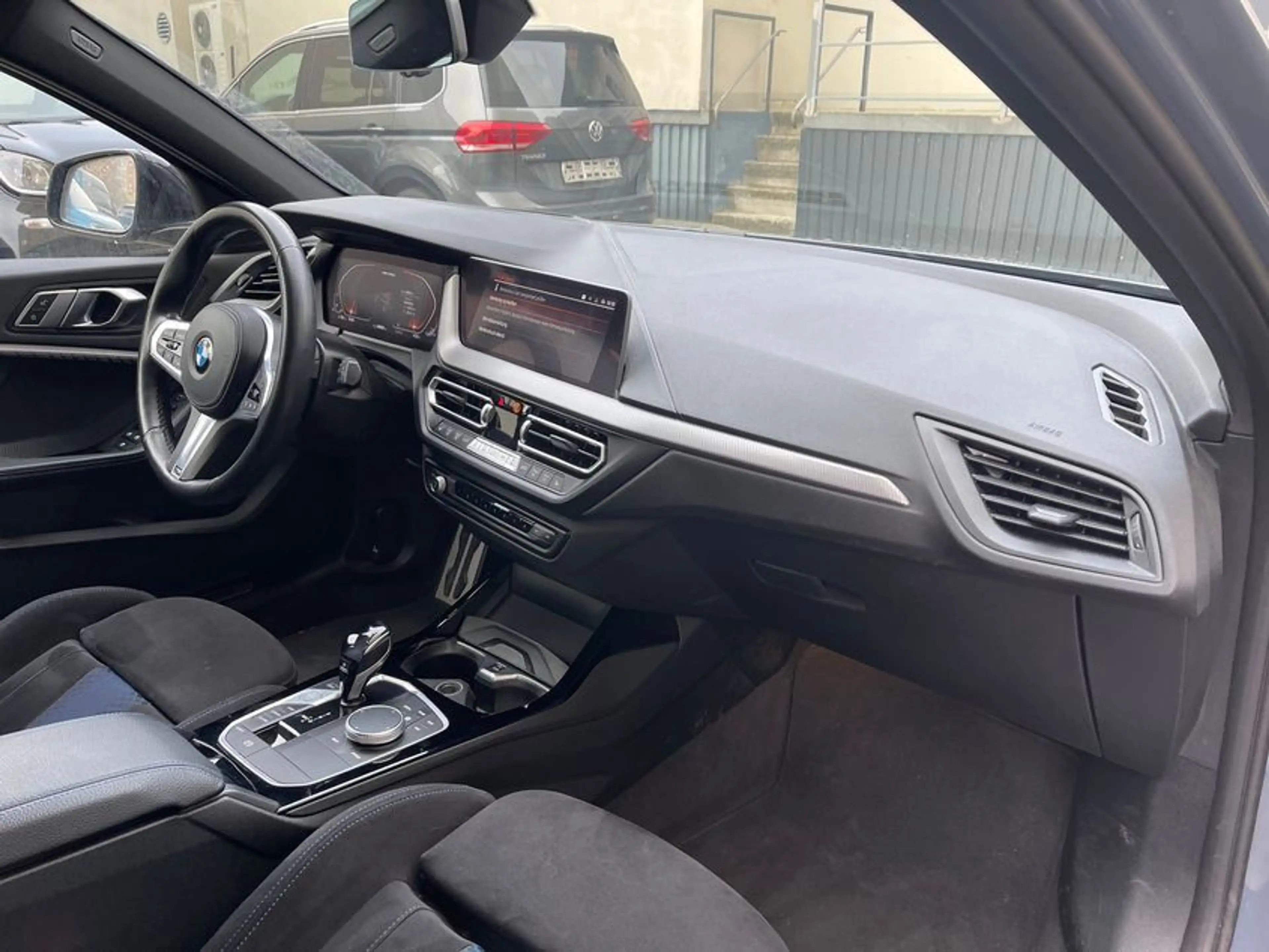 BMW 135 Baureihe 1 Lim. M135 i xDrive Shadow Line — photo 8