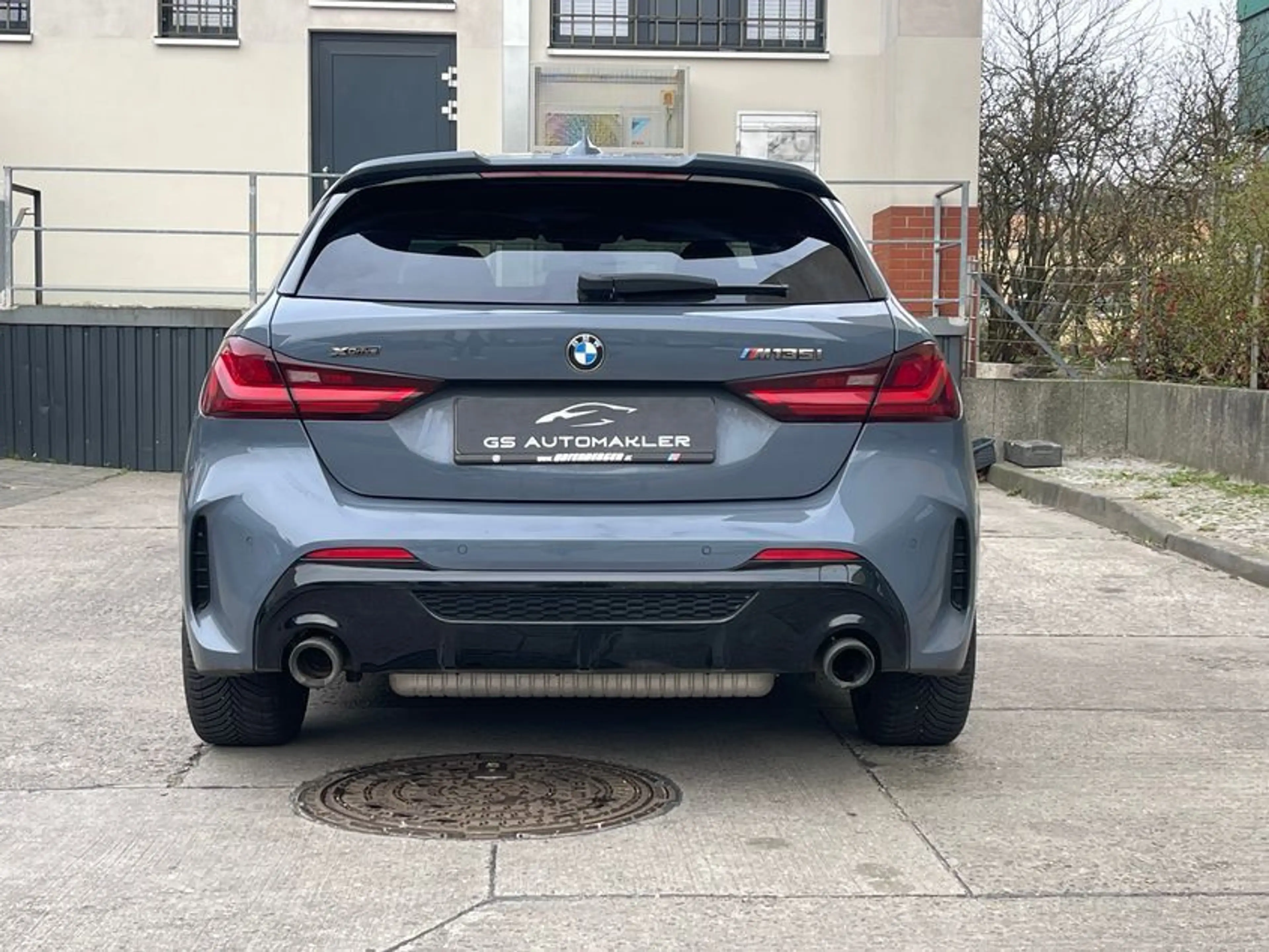 BMW 135 Baureihe 1 Lim. M135 i xDrive Shadow Line — photo 7