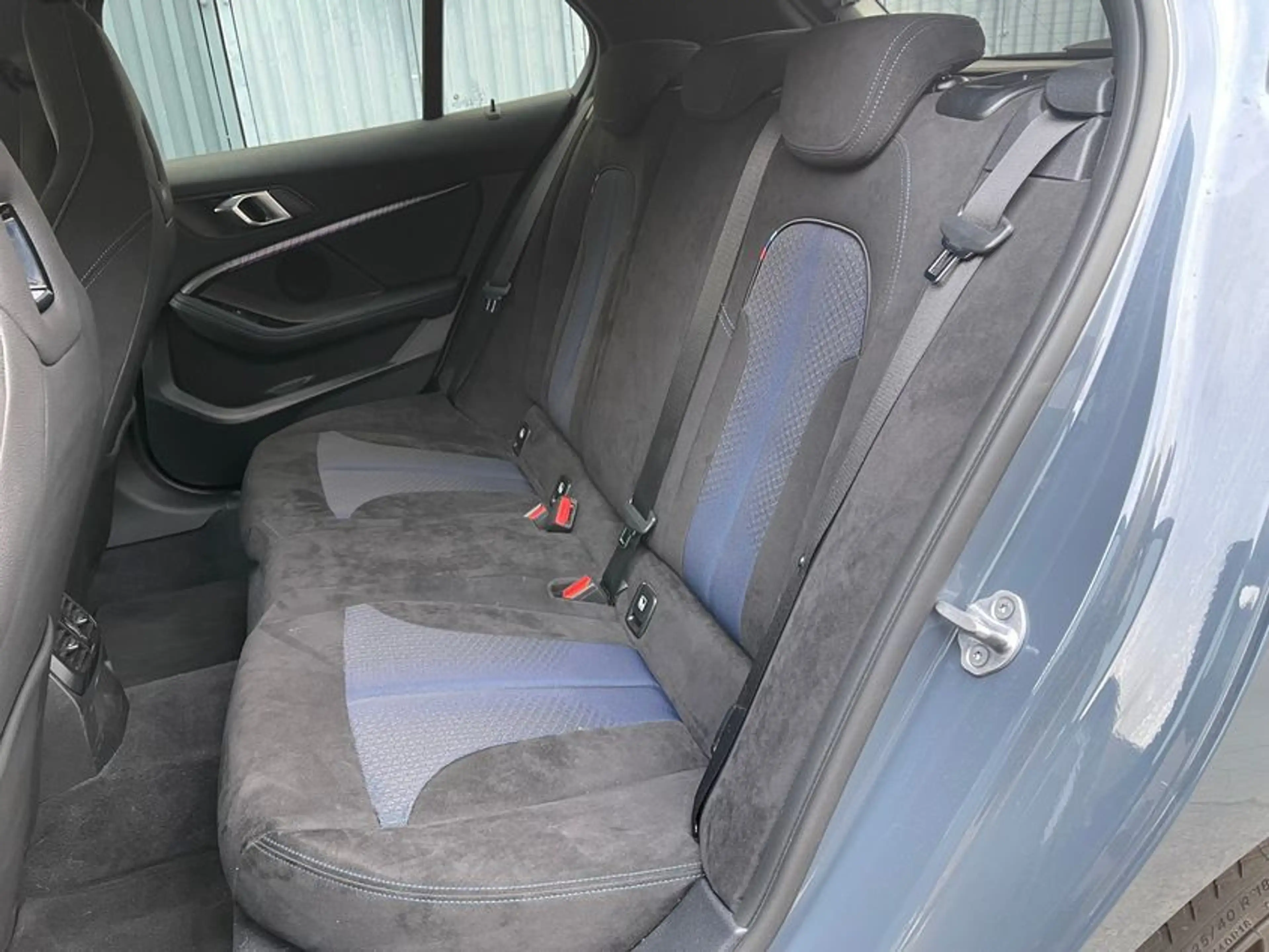 BMW 135 Baureihe 1 Lim. M135 i xDrive Shadow Line — photo 11