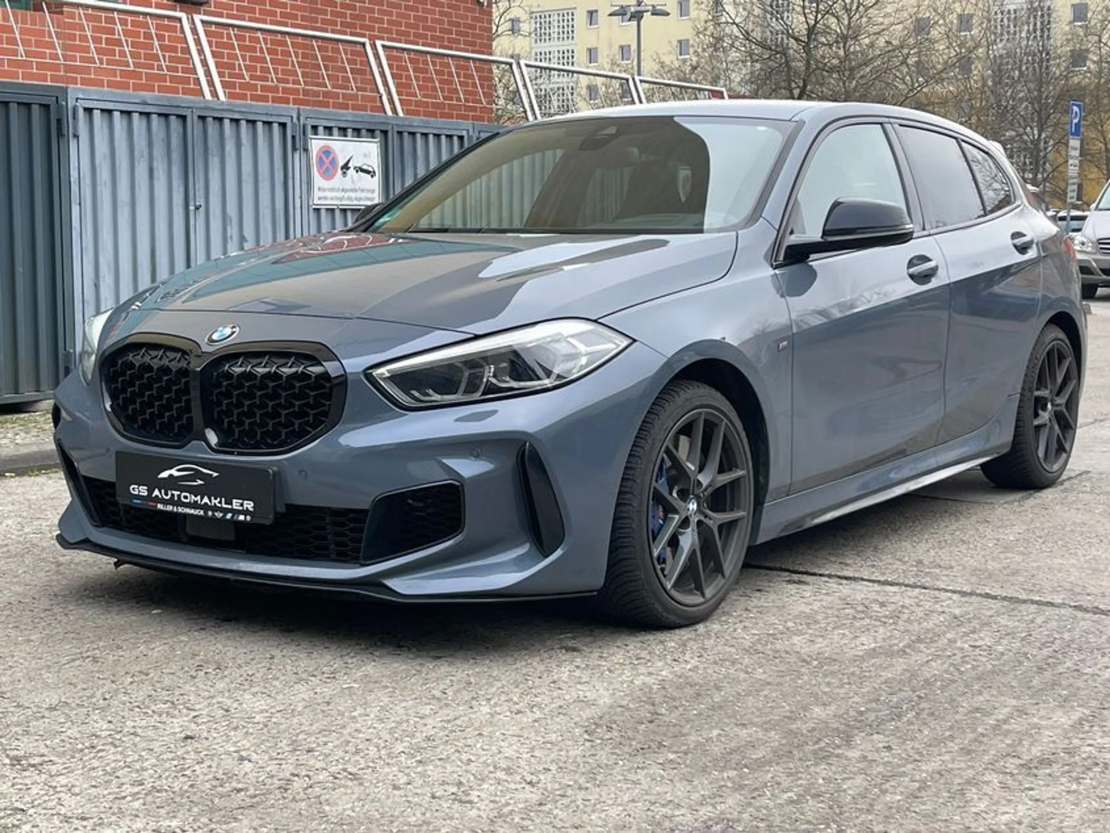 BMW 135 Baureihe 1 Lim. M135 i xDrive Shadow Line — photo 3