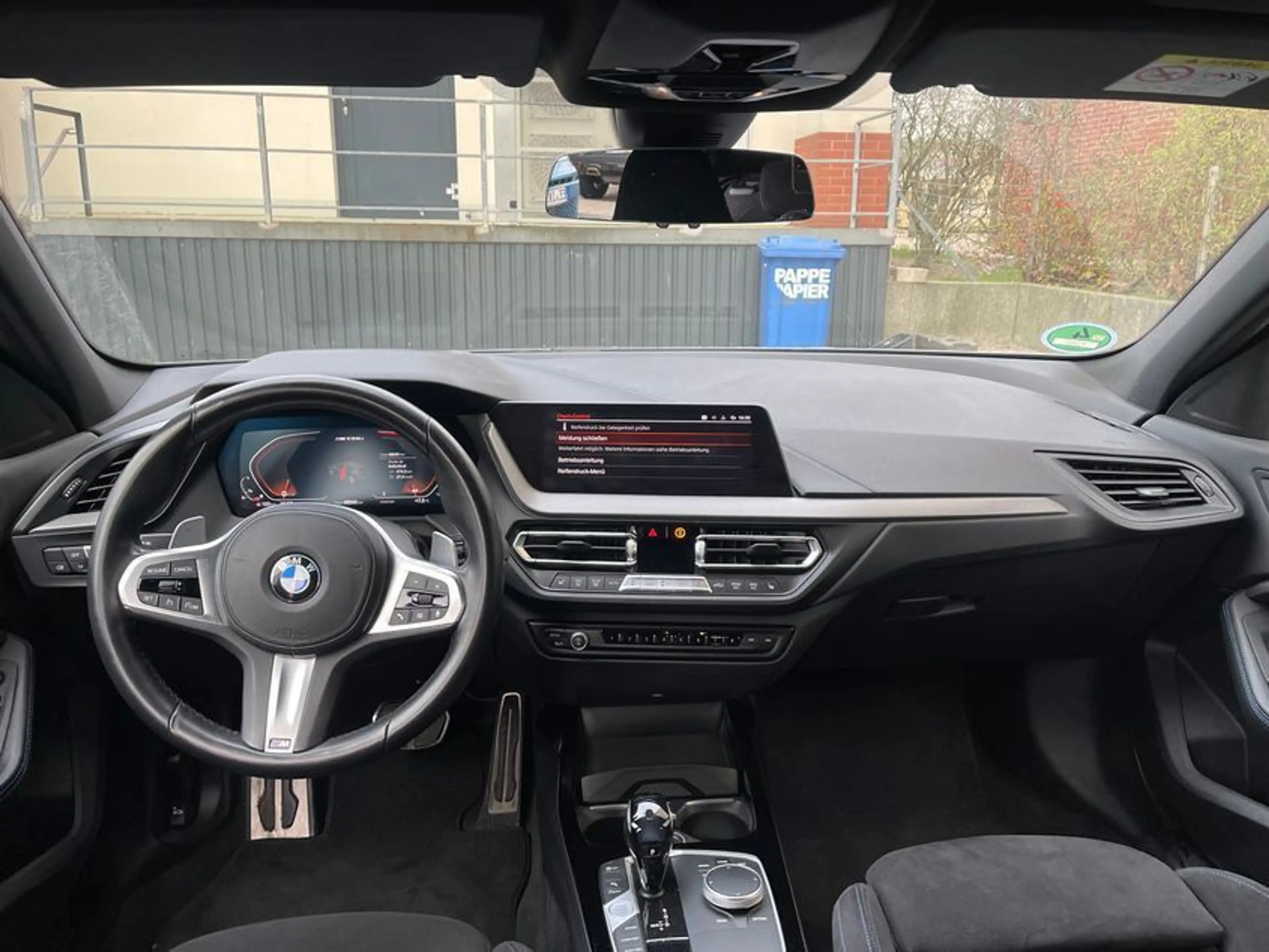BMW 135 Baureihe 1 Lim. M135 i xDrive Shadow Line — photo 10