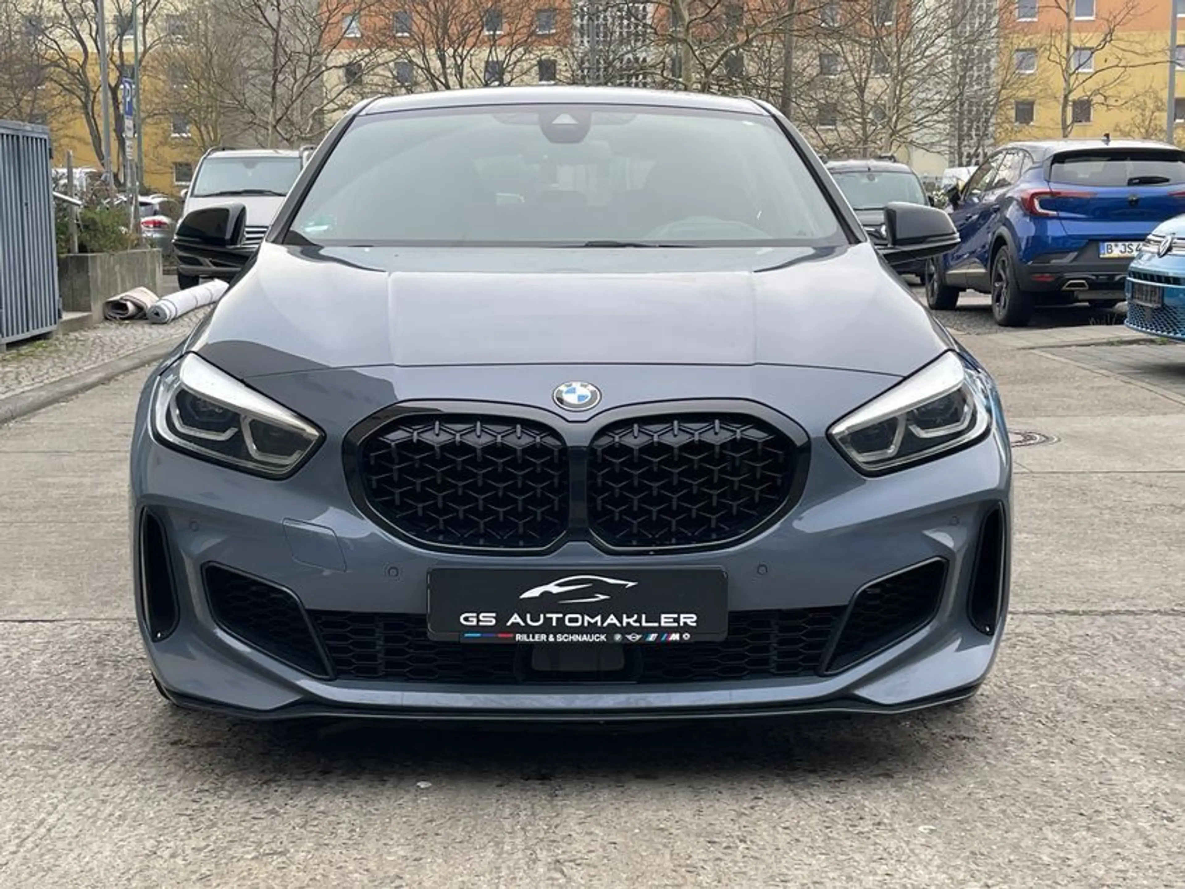 BMW 135 Baureihe 1 Lim. M135 i xDrive Shadow Line — photo 4