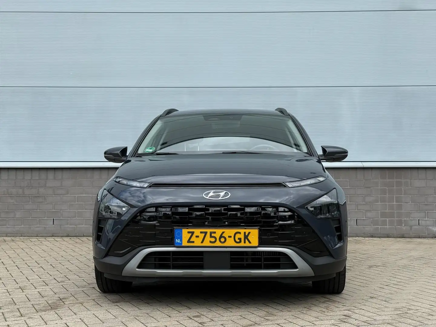 Hyundai BAYON 1.0 T-GDI 100PK 7DCT Automaat Premium I Navigatie Grijs - 2