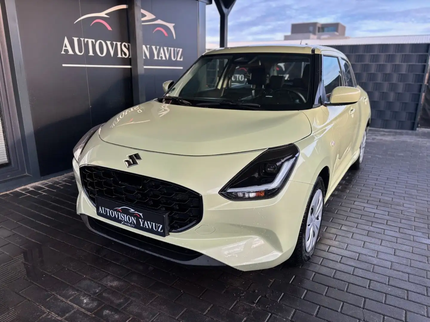 Suzuki Swift 1.2/NAVI/TEMPOMAT/KAMERA/ Gelb - 1