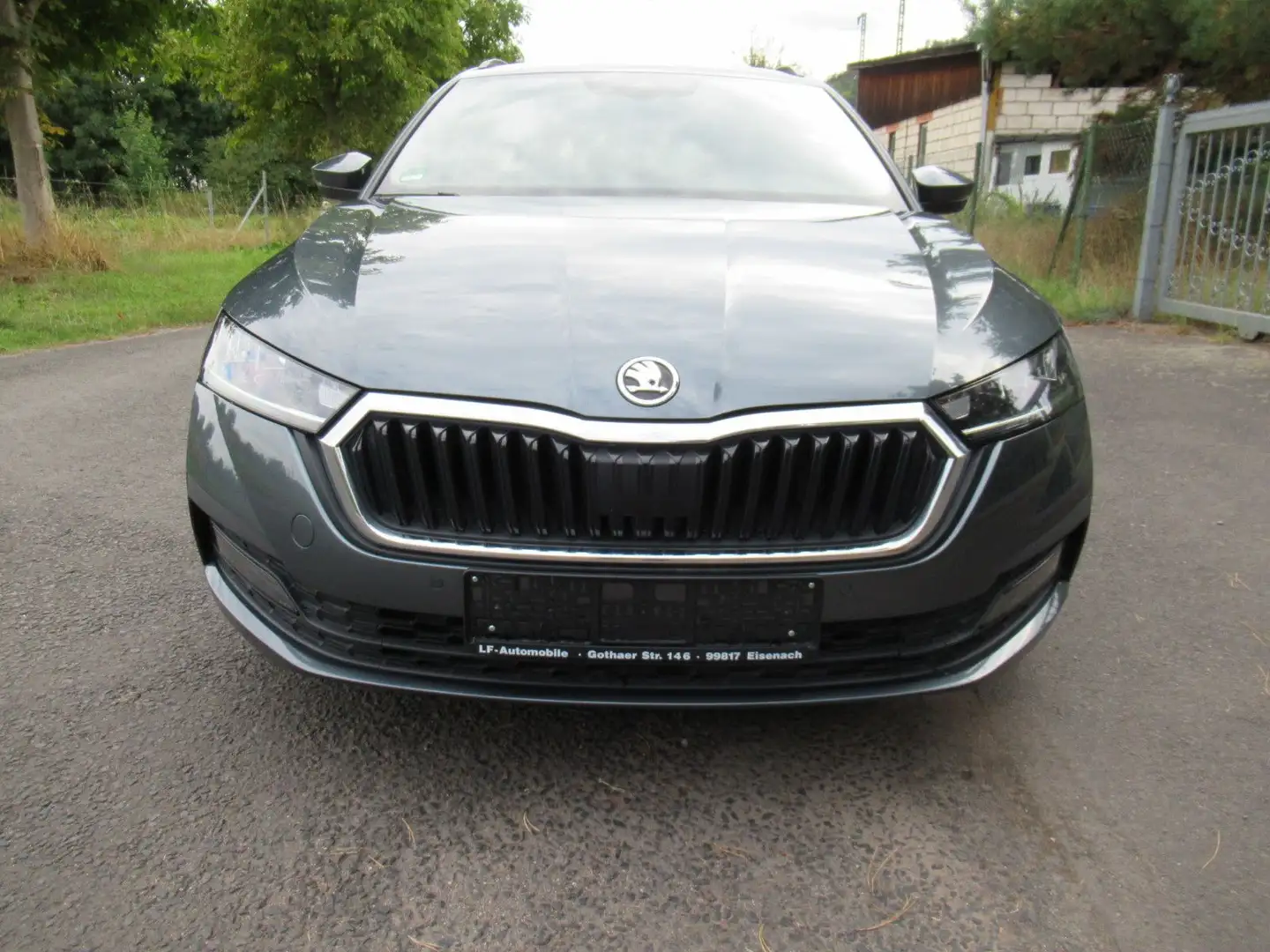 Skoda Octavia 1.0 TSI FIRST EDITION COMBI Navi/SHZ/DAB Grau - 2