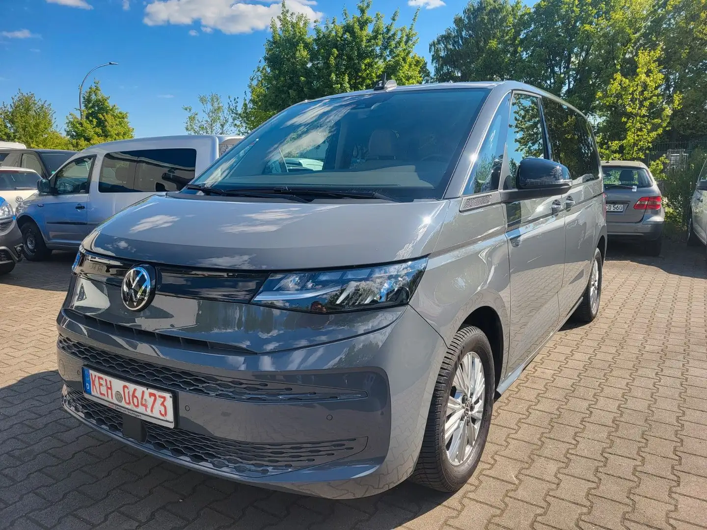 Volkswagen T7 Multivan 2,0 TDI DSG Grau - 1