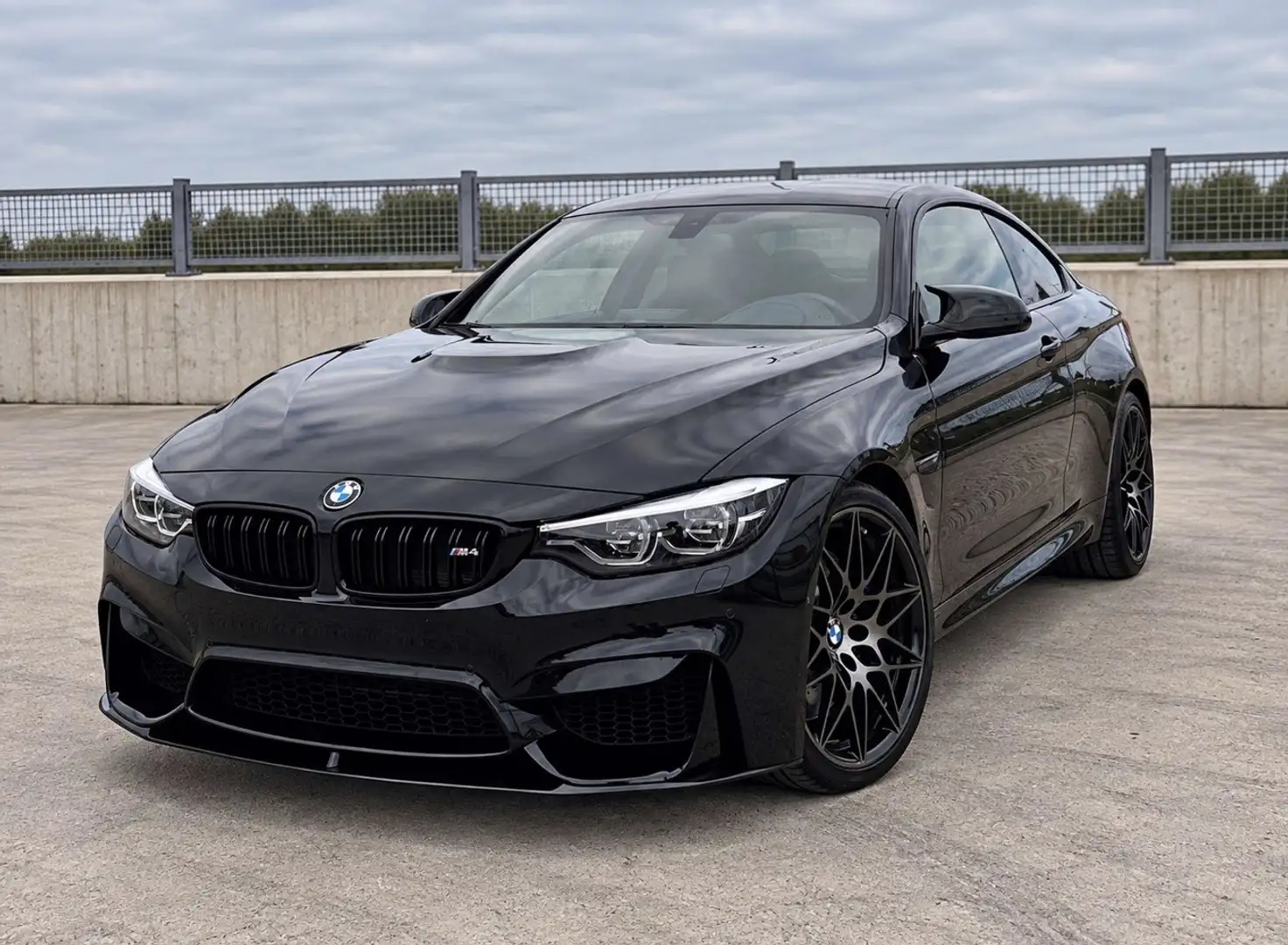 BMW M4 US-Import (Reparierter Unfallschaden) Grau - 2