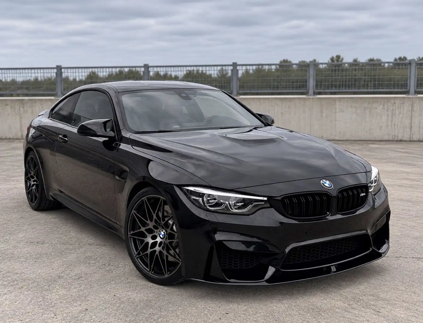 BMW M4 US-Import (Reparierter Unfallschaden) Grau - 1
