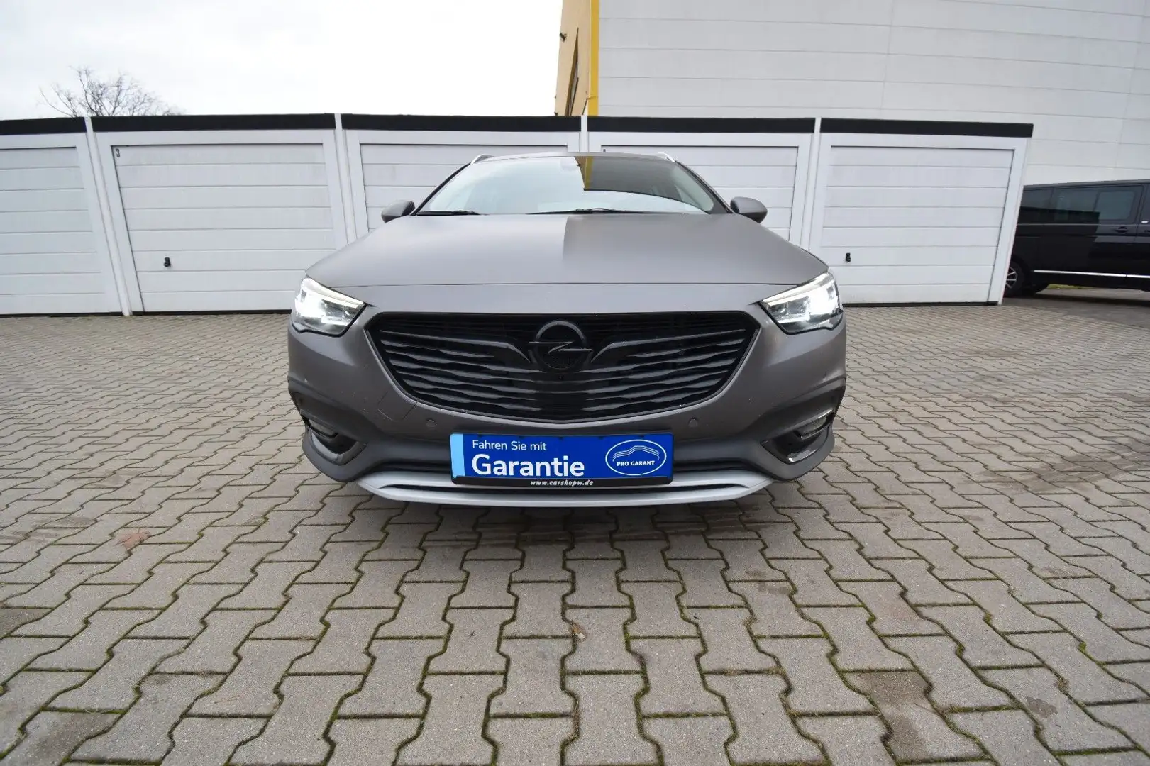 Opel Insignia 2.0 BiTD Country Tour 4x4 Automatik LED Zilver - 2