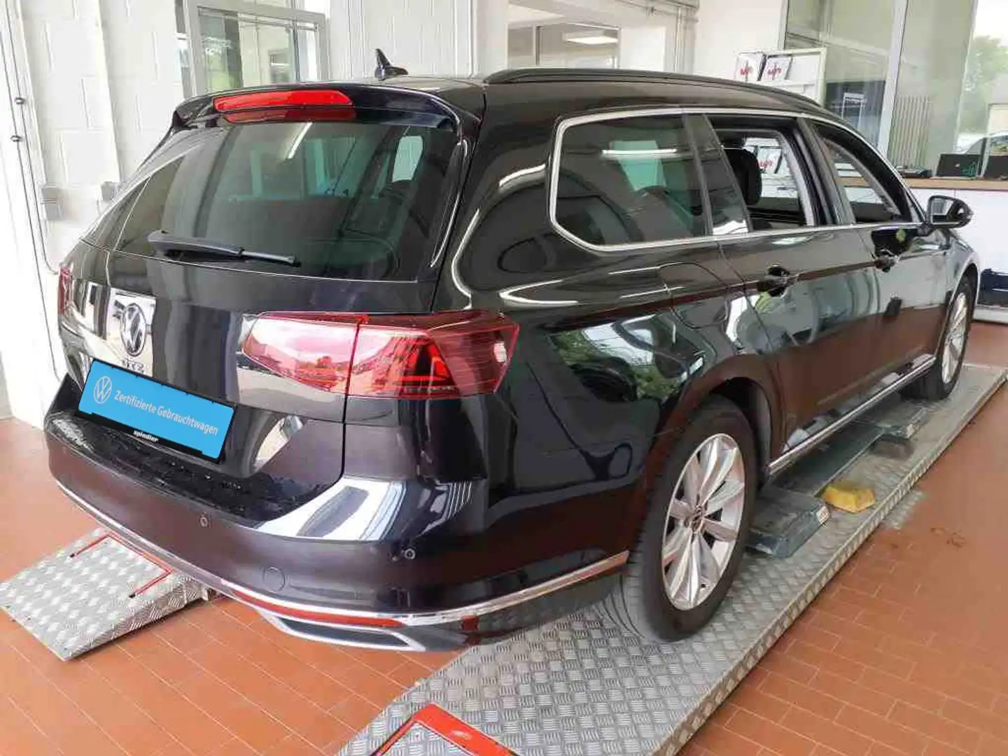 Volkswagen Passat Variant GTE 1.4 TSI DSG Matrix ACC AHK LM Schwarz - 2