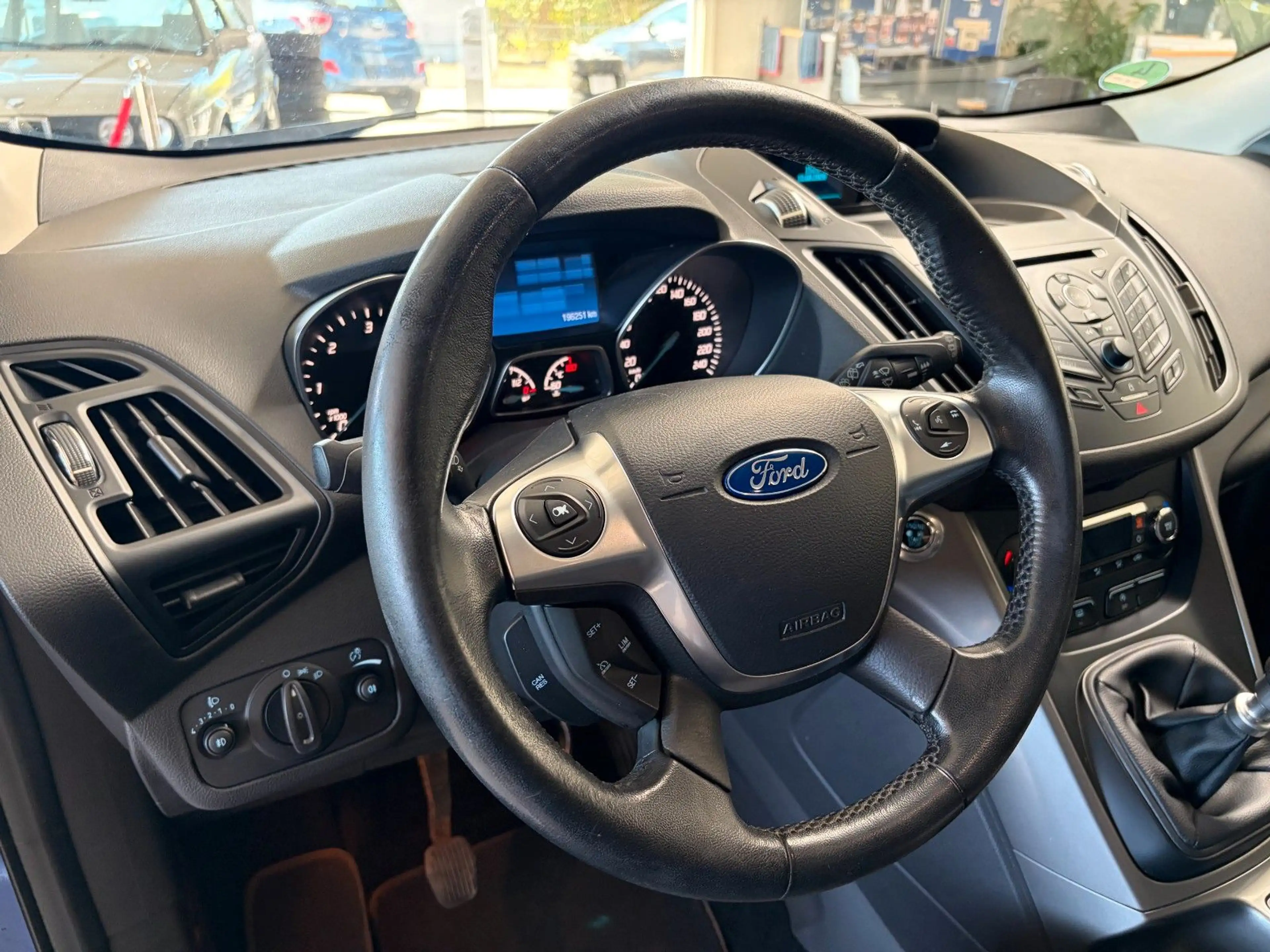 Ford Kuga 2.0 TDCi 4x4 AHK/SHZ/PDC/EURO6 — photo 13