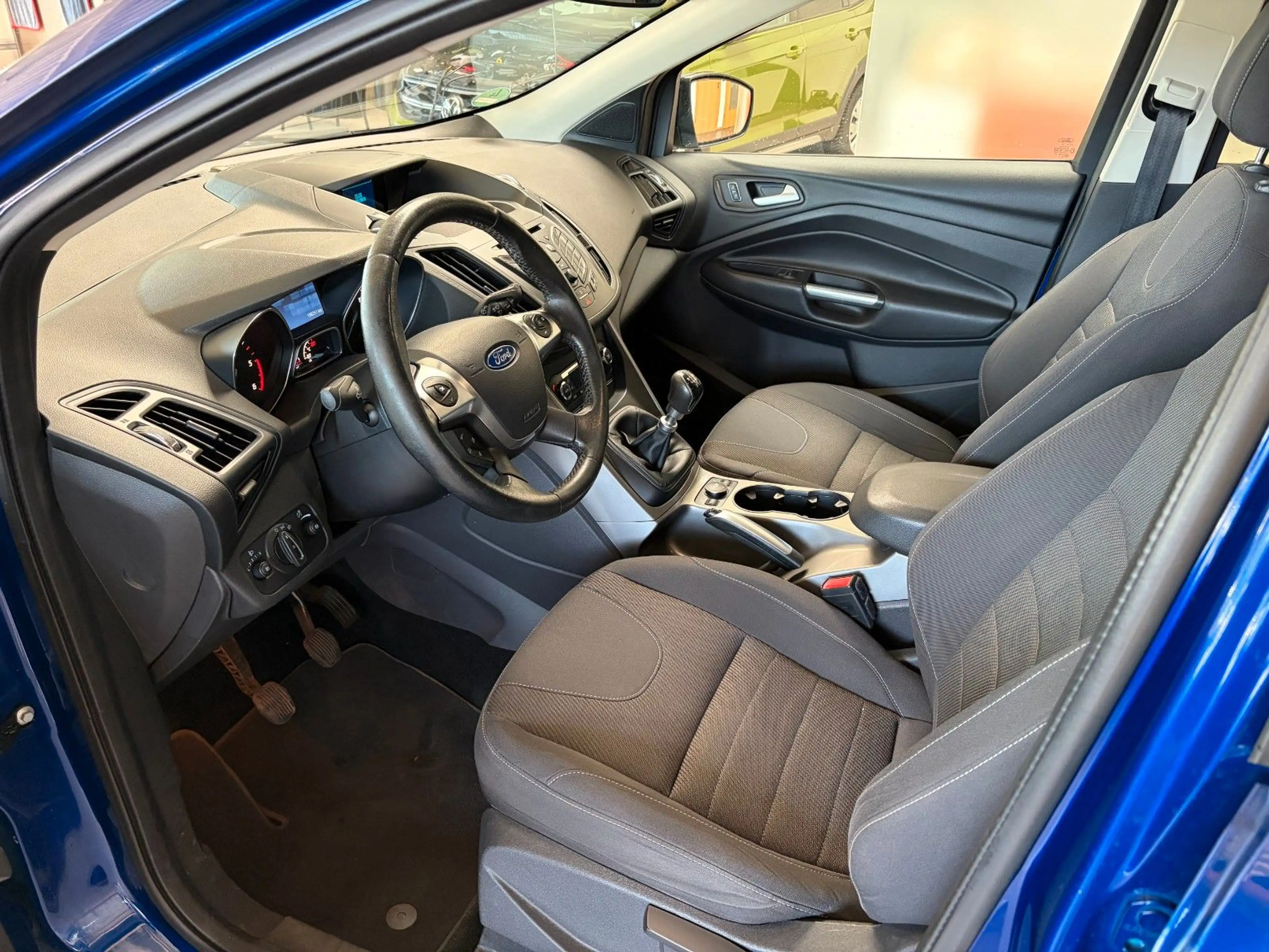Ford Kuga 2.0 TDCi 4x4 AHK/SHZ/PDC/EURO6 — photo 7