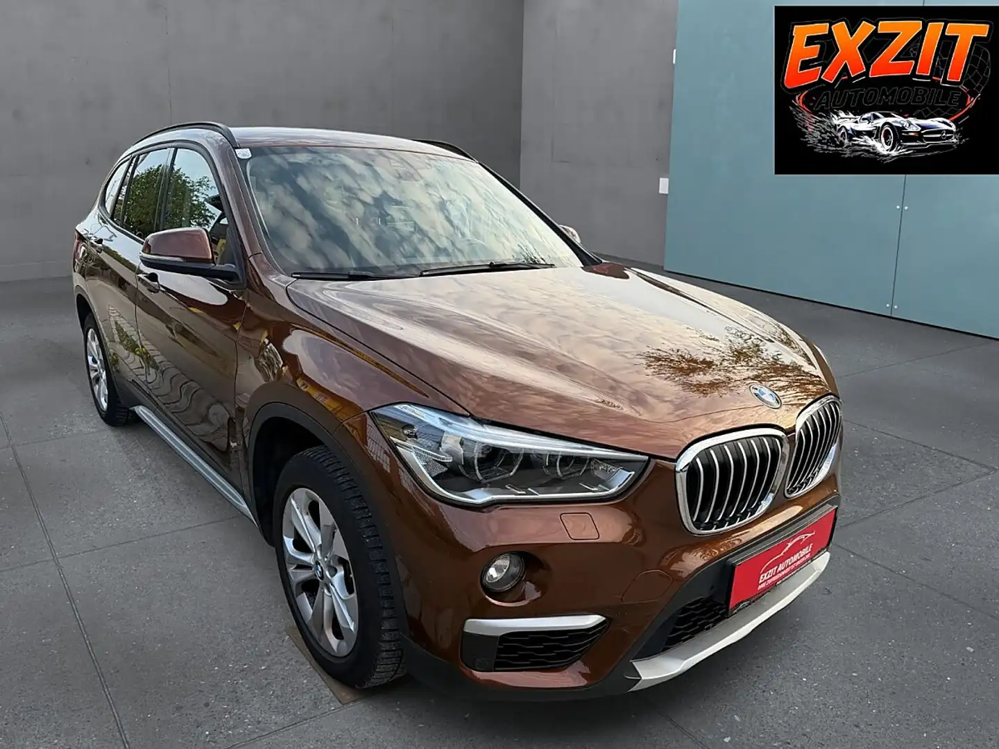 BMW X1 sDrive16d xLine Braun - 1