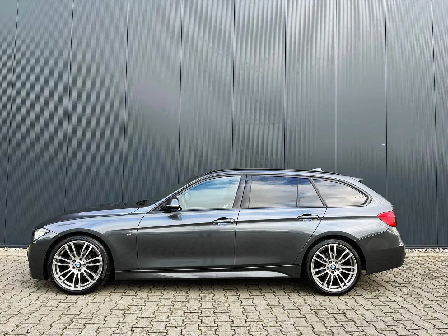 BMW 320 3-serie Touring 320i Corporate Lease High Executiv Szary - 2