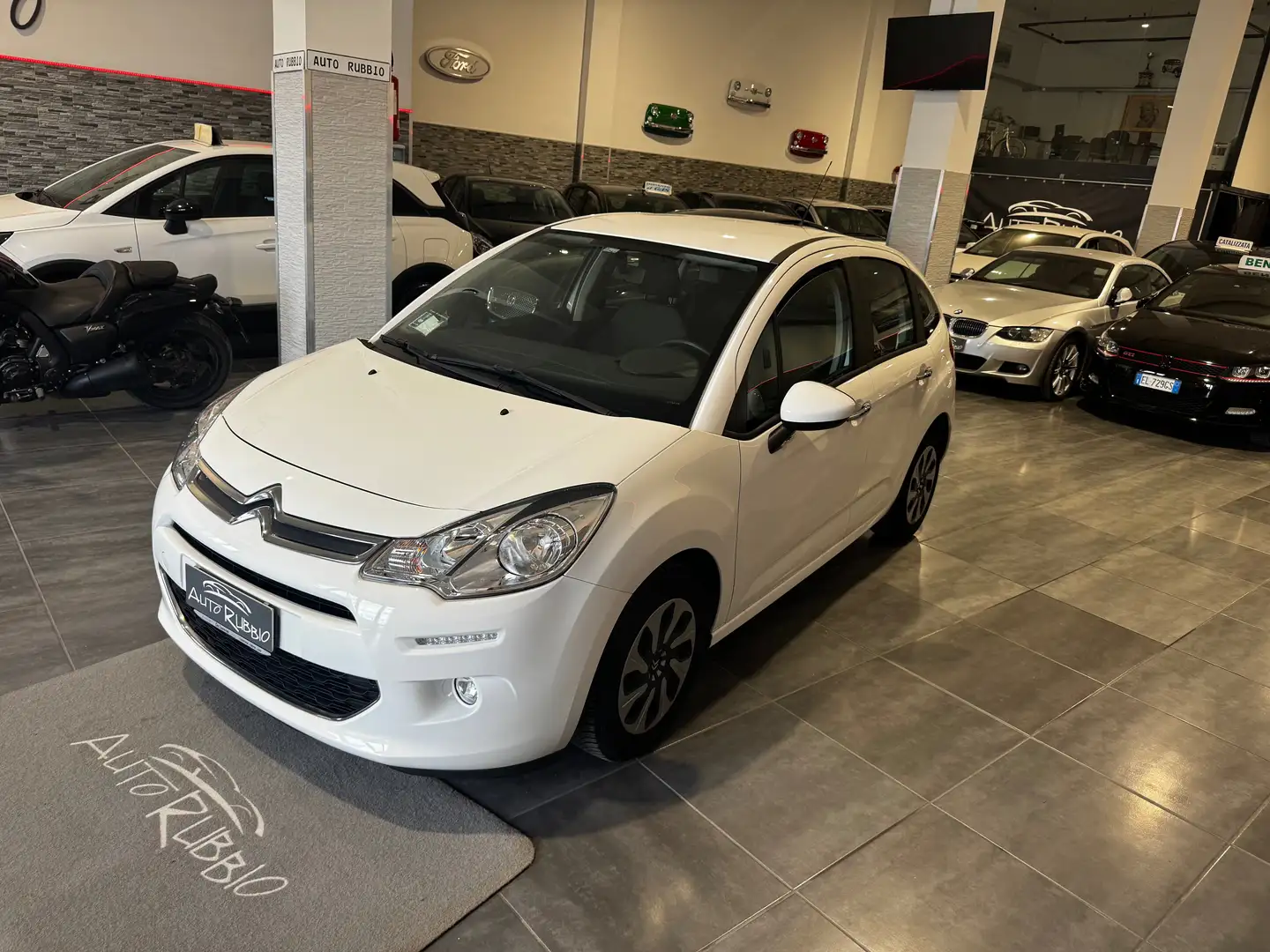 Citroen C3 C3 1.2 vti Vanity Fair 10 82cv Bianco - 1