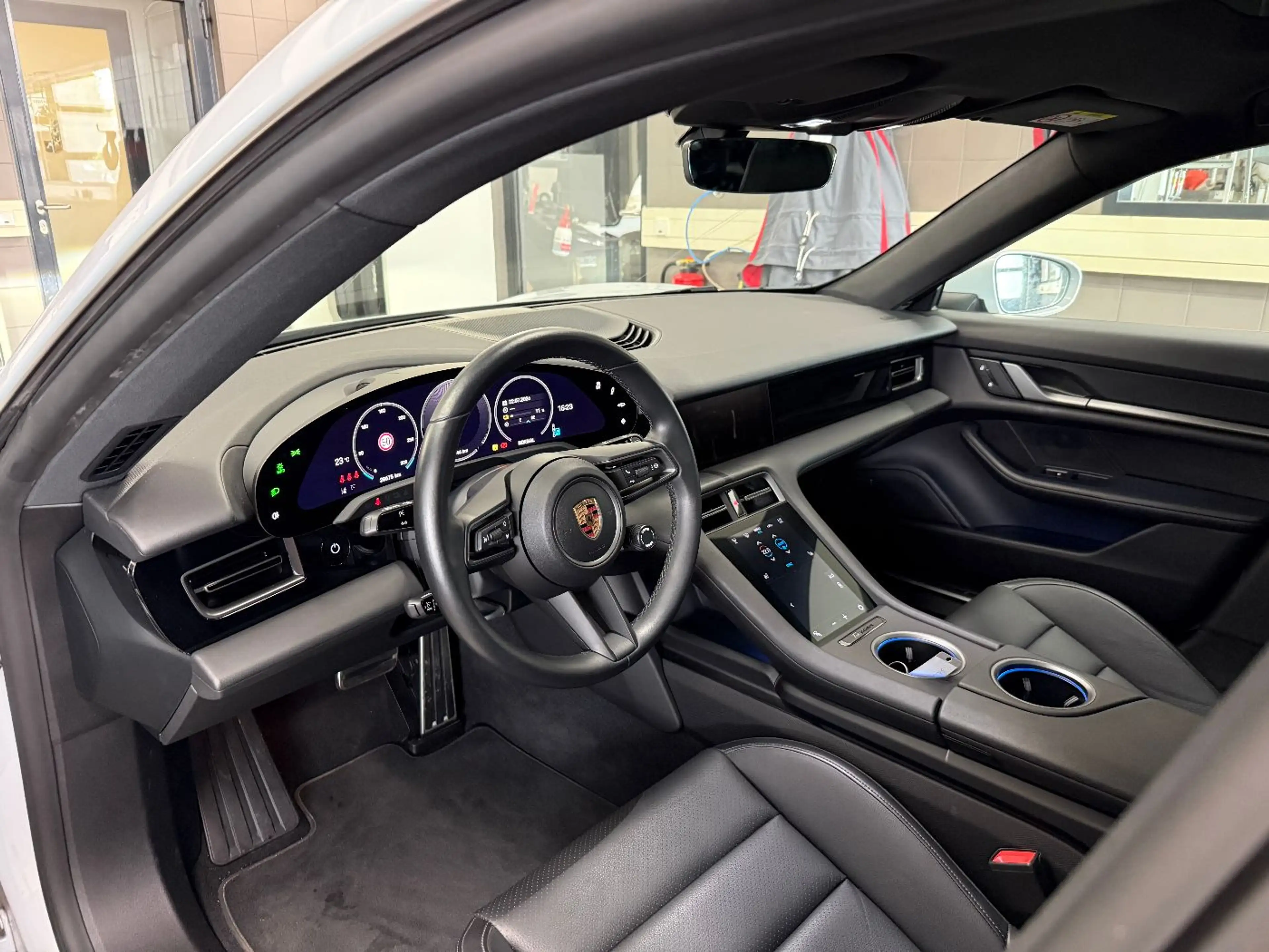 Porsche Taycan Sport Turismo | BOSE | Panoramadach | — photo 11