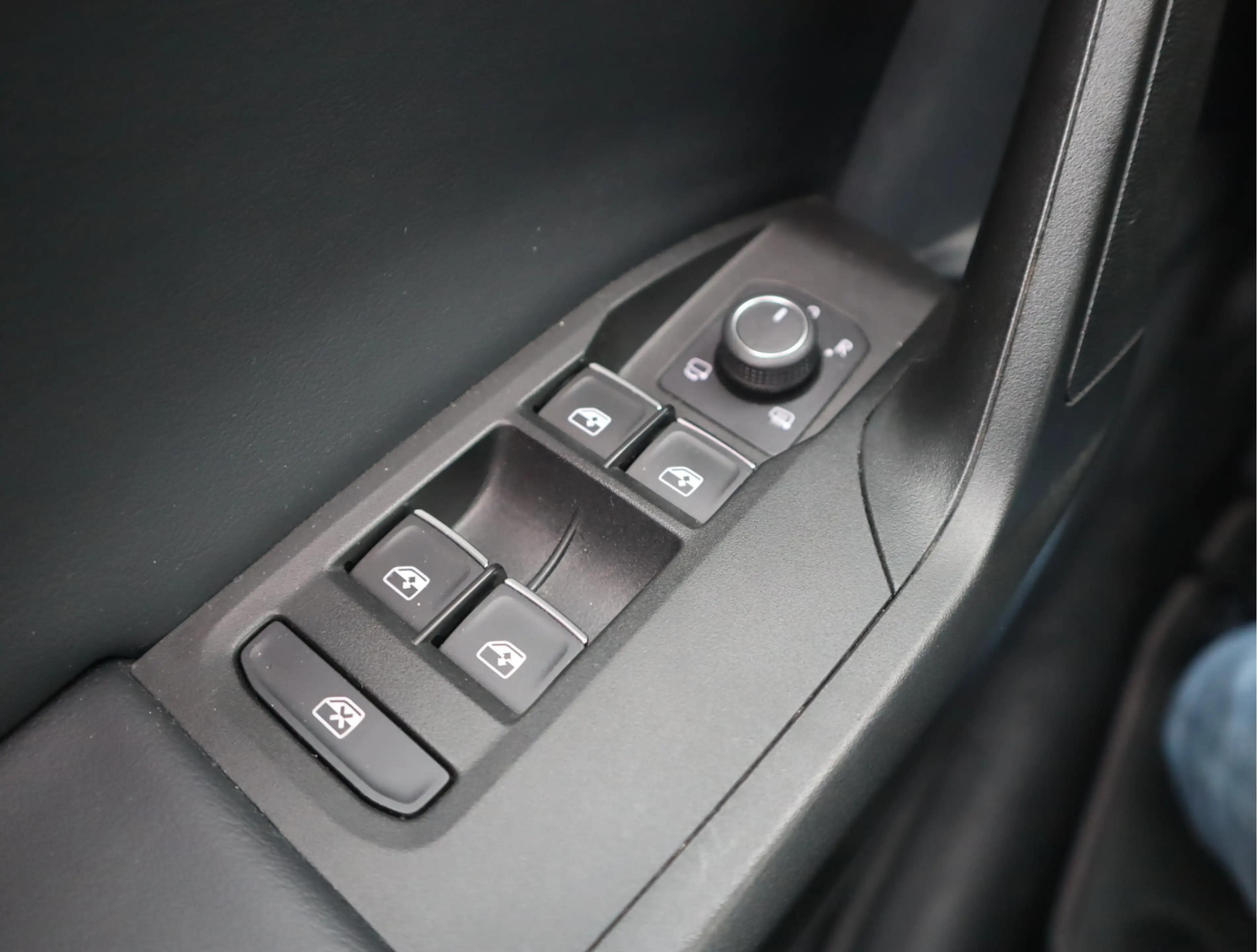 SEAT Leon e-Hybrid Sportstourer 1.4 TSI eHybrid PHEV FR Navi / Carpla — photo 41