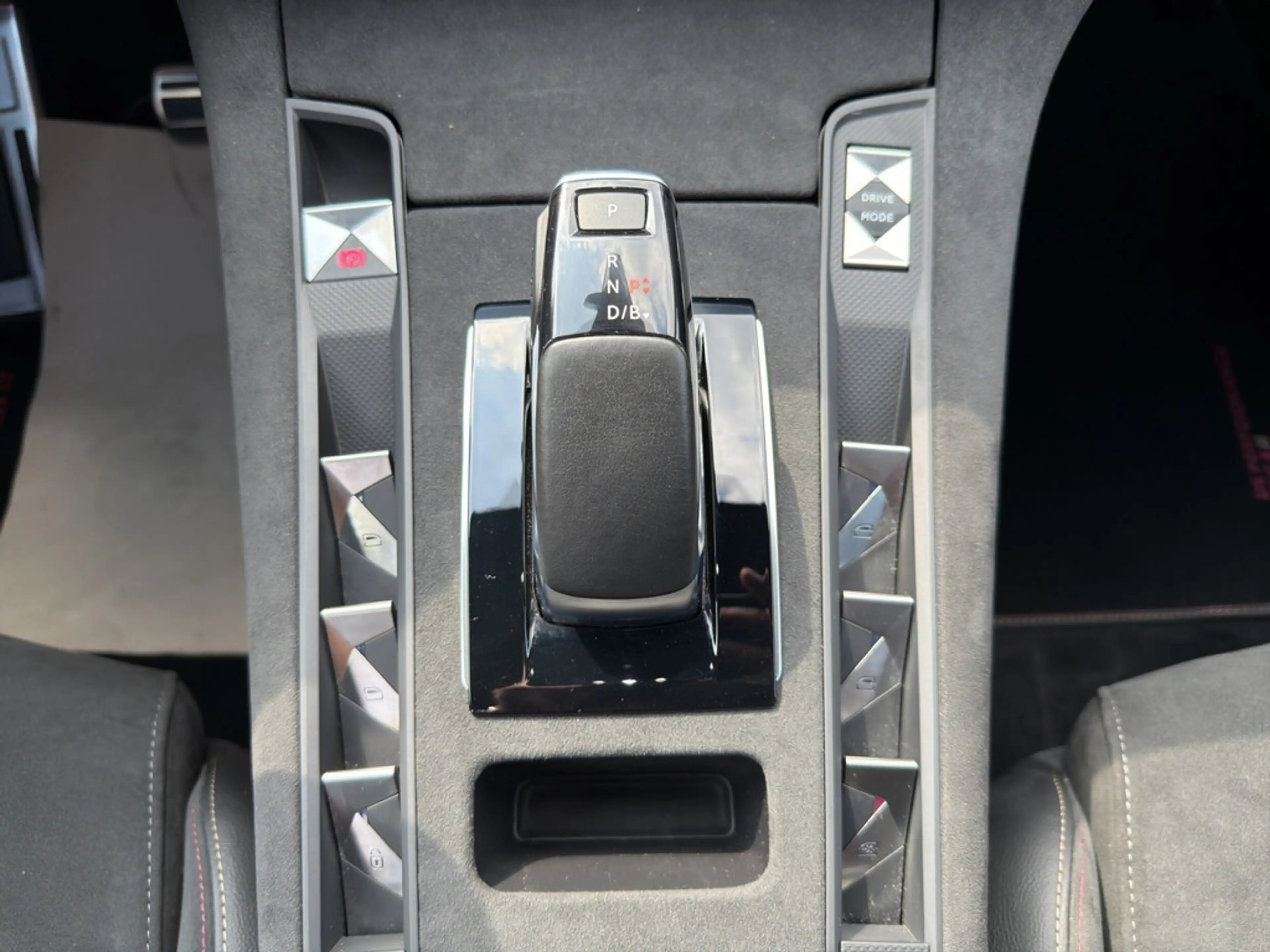 DS Automobiles DS 7 1.6 E-Tense 225 EAT8 Performance Line + — photo 12