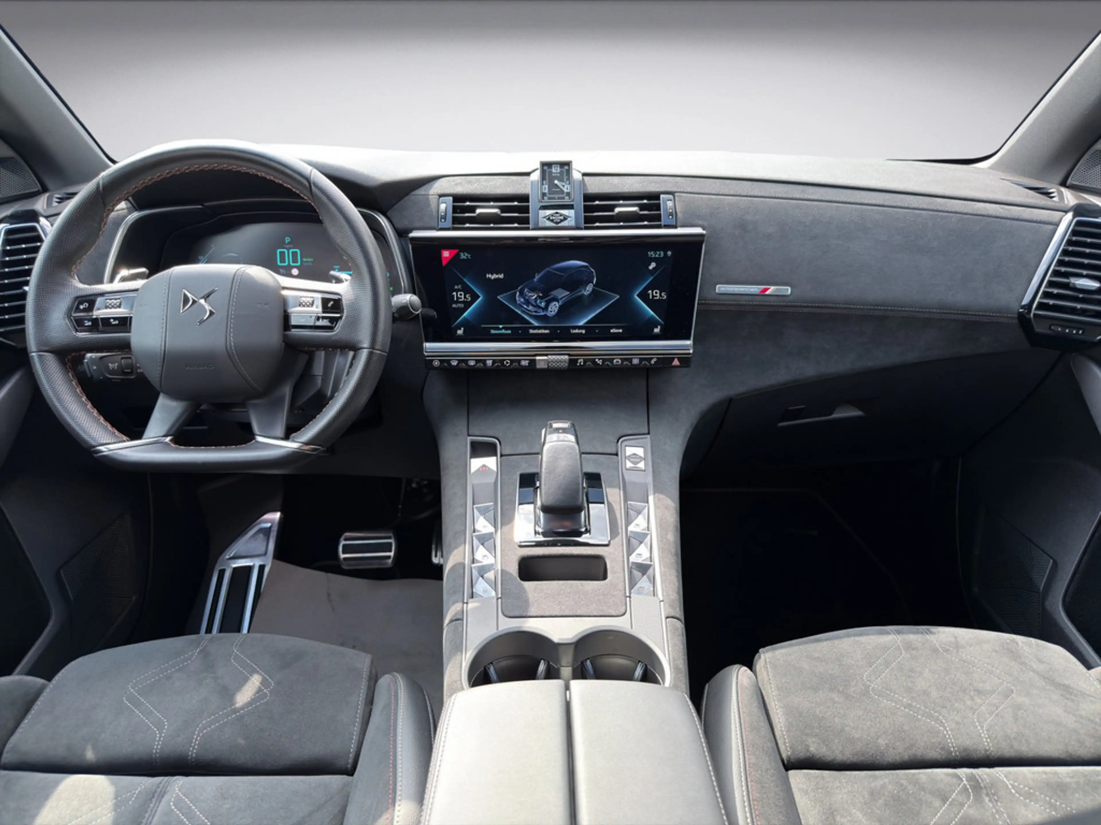 DS Automobiles DS 7 1.6 E-Tense 225 EAT8 Performance Line + — photo 11