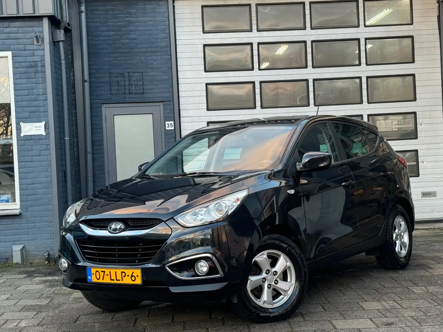 Hyundai iX35 2.0i Dynamic | Clima | Cruise | LMV | N.A.P Schwarz - 1