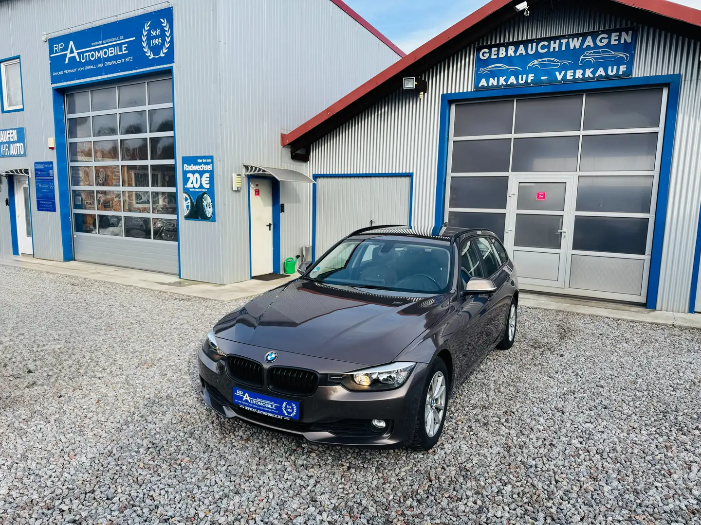 BMW 318 318 d xDrive AHK PDC NAVI BUSINESS SITZHZG KLIMAAU Brun - 1