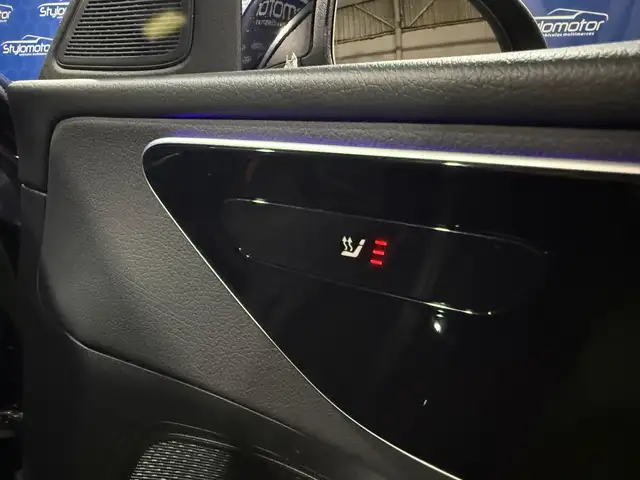 Mercedes-Benz C-Class view 8
