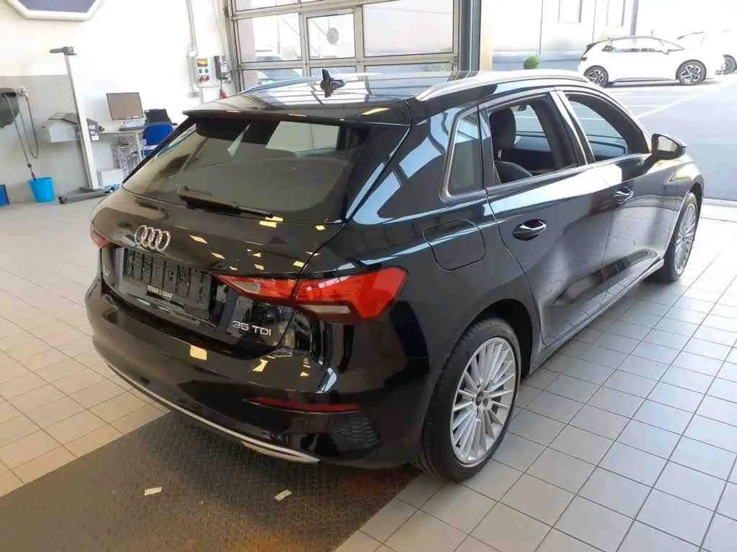 Audi A3 Sportback 35 TDI advanced 2.0TDI DSG LED Navi Schwarz - 2