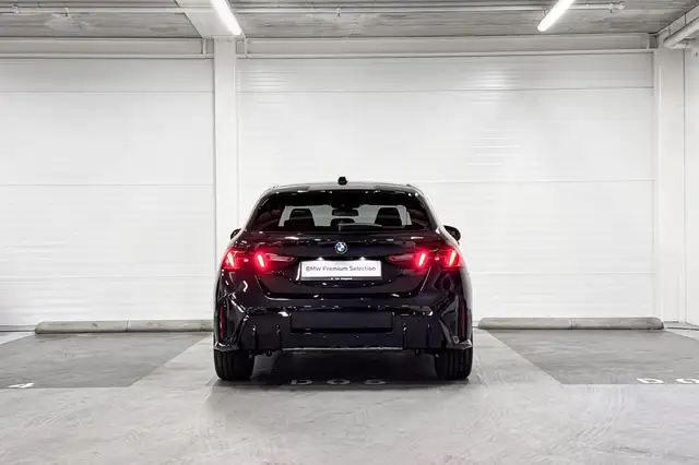 BMW 1 Series view 8