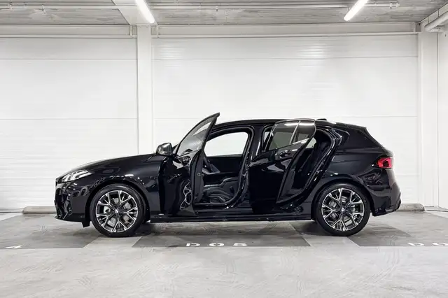 BMW 1 Series view 3
