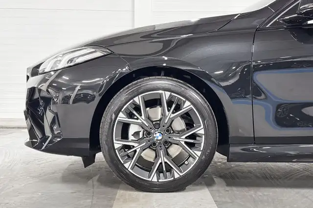 BMW 1 Series view 4