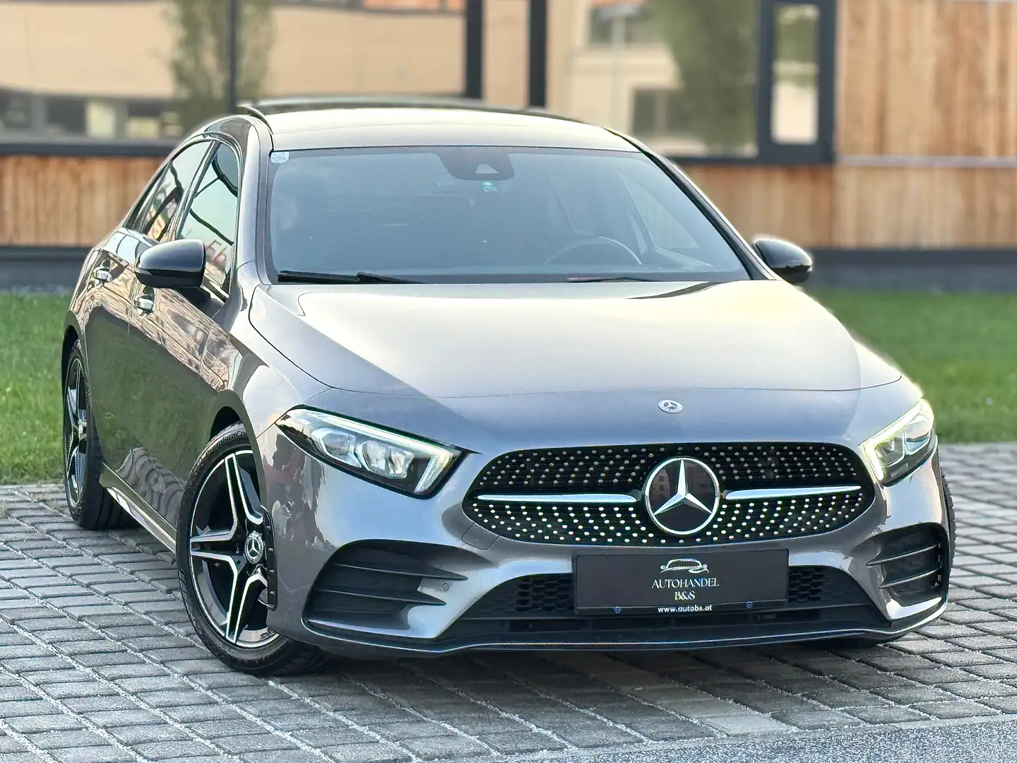 Mercedes-Benz A 200 A 200d Aut Limousine *AMG-LINE, PANO, KAMERA, LED* Gris - 1