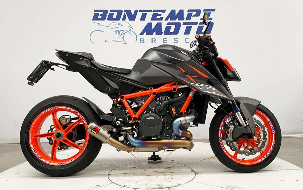 KTM 1290 Super Duke R 2023 EVO - KM 5000 !!! + AKRAPOVIC COMPLETO