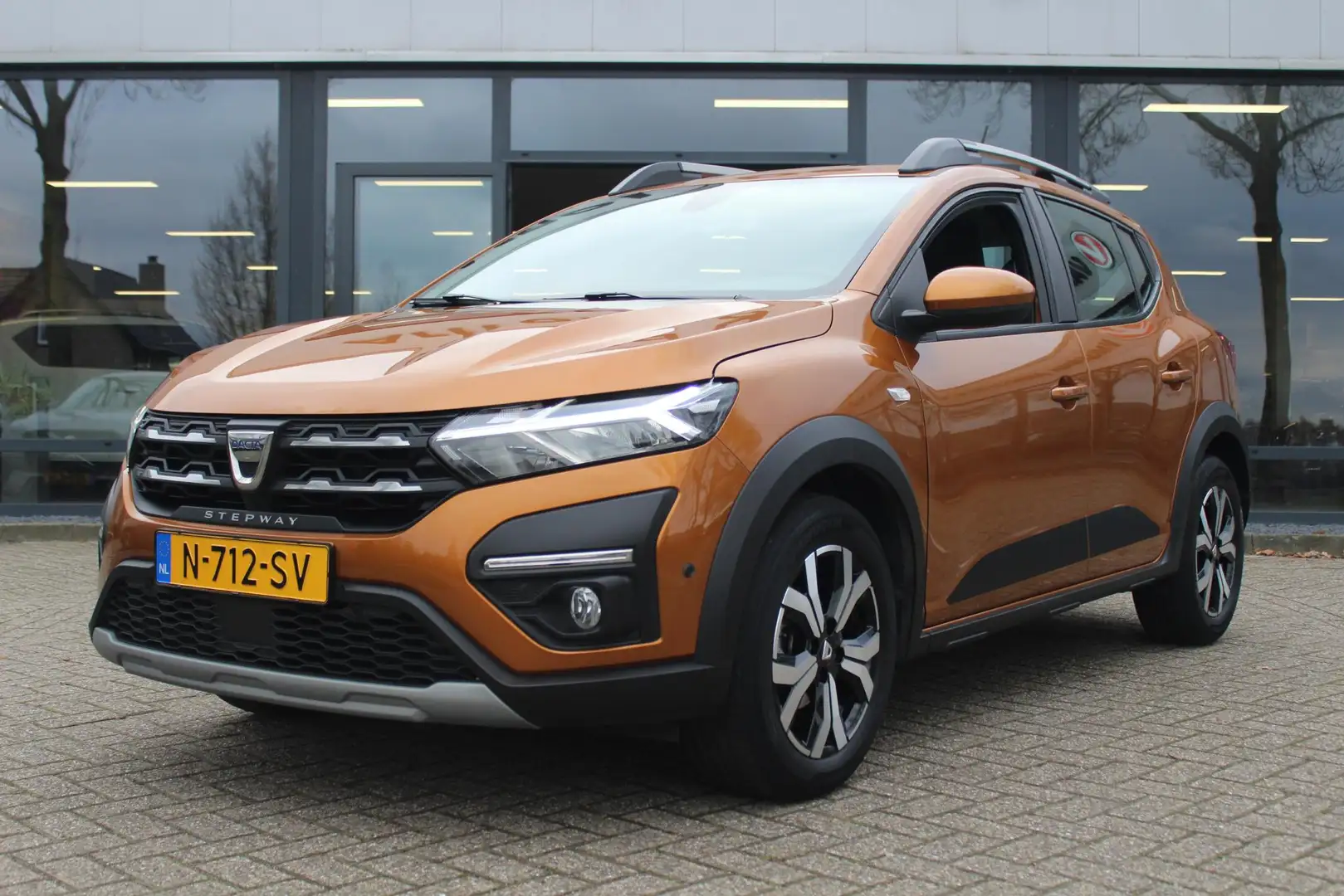 Dacia Sandero Stepway 1.0 TCe 100 Bi-Fuel Comfort Oranje - 2
